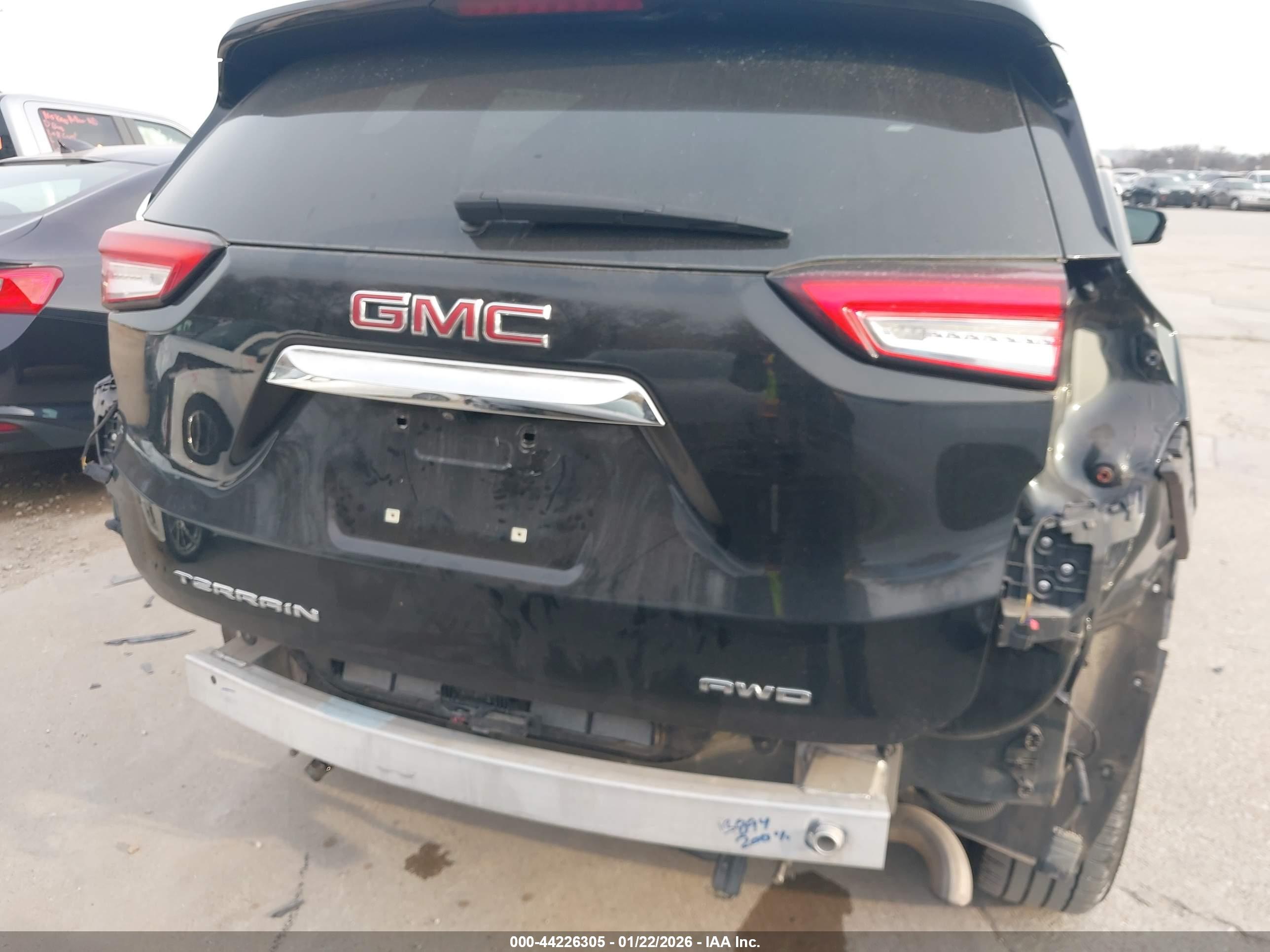 GMC TERRAIN image 6