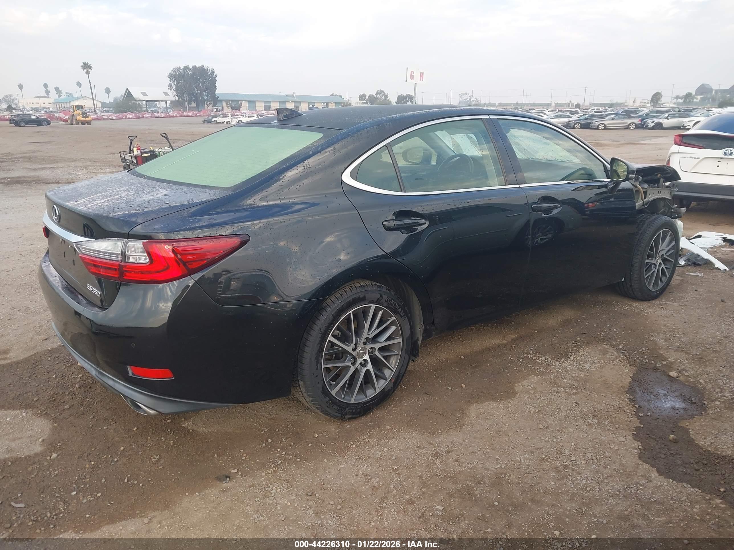 LEXUS ES image 4