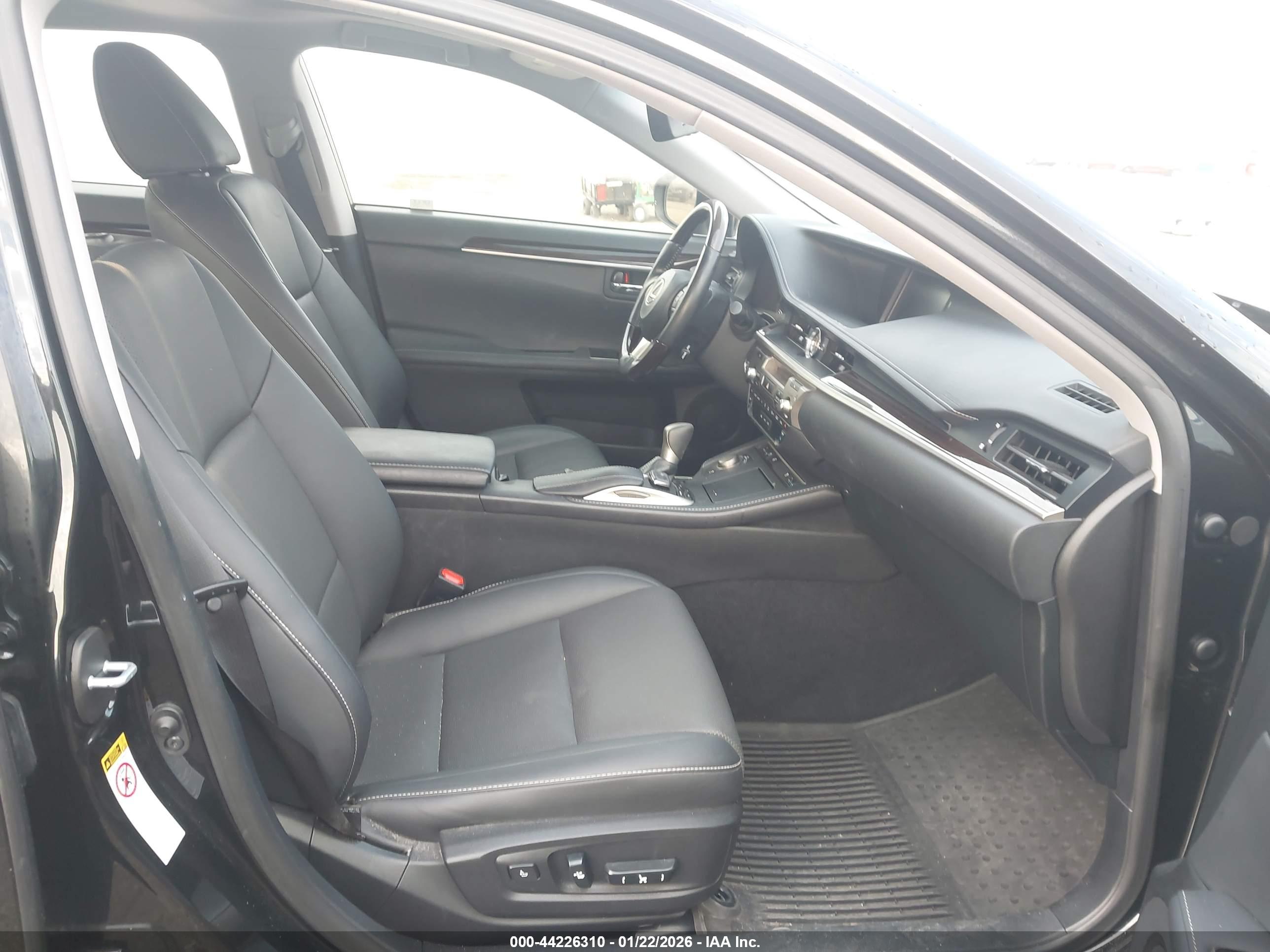 LEXUS ES image 5