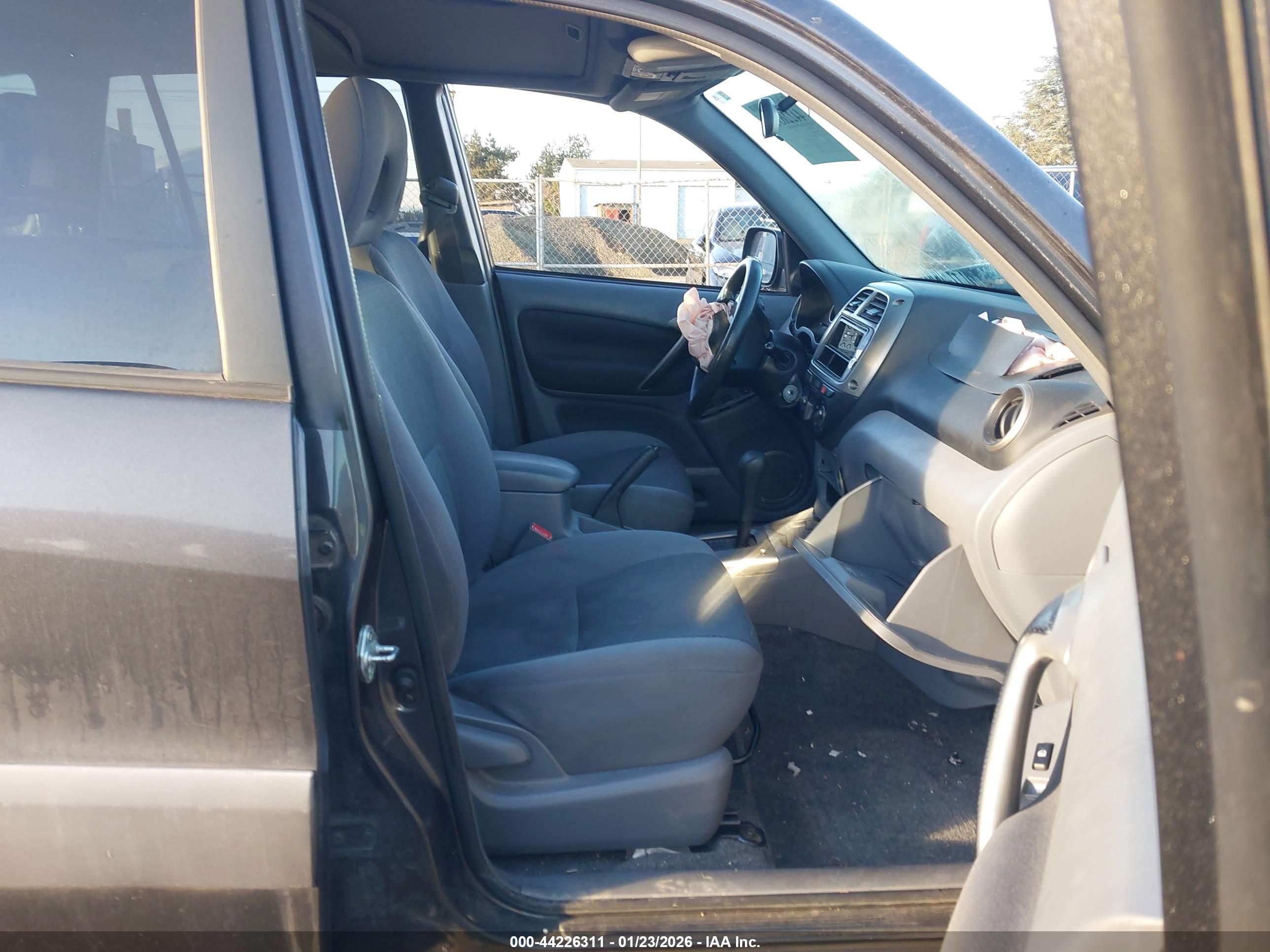 TOYOTA RAV4 image 5