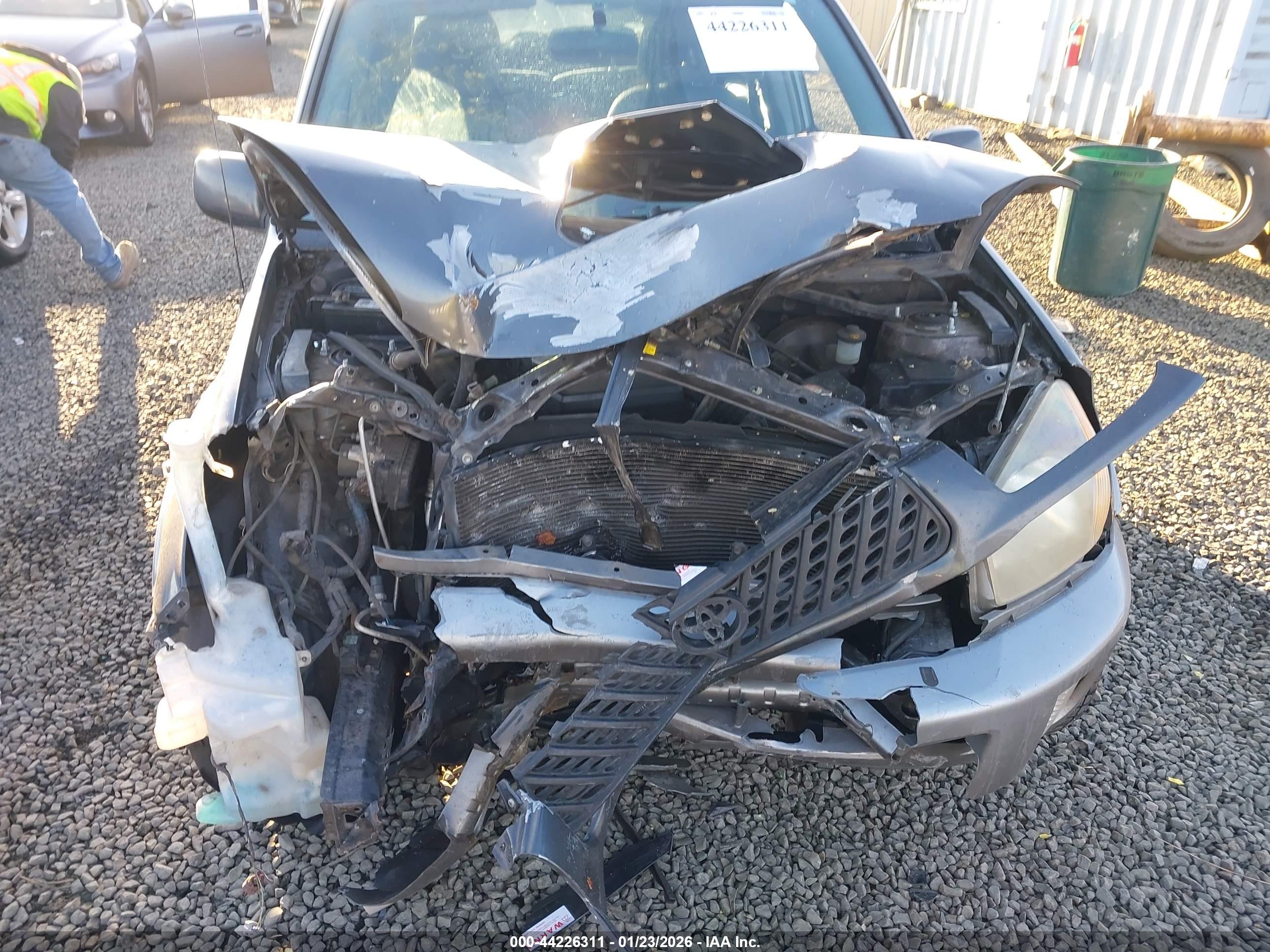 TOYOTA RAV4 image 6