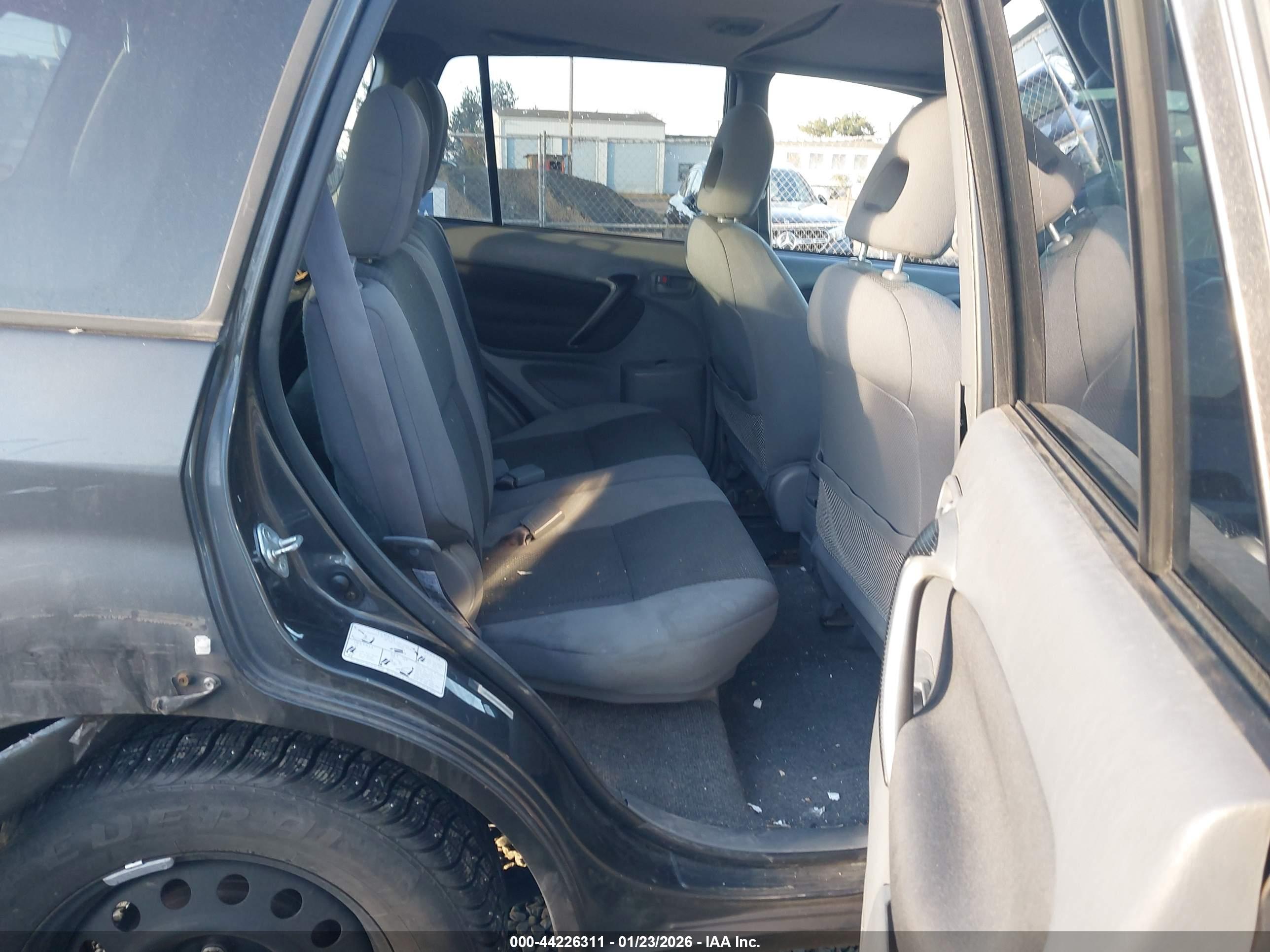 TOYOTA RAV4 image 8