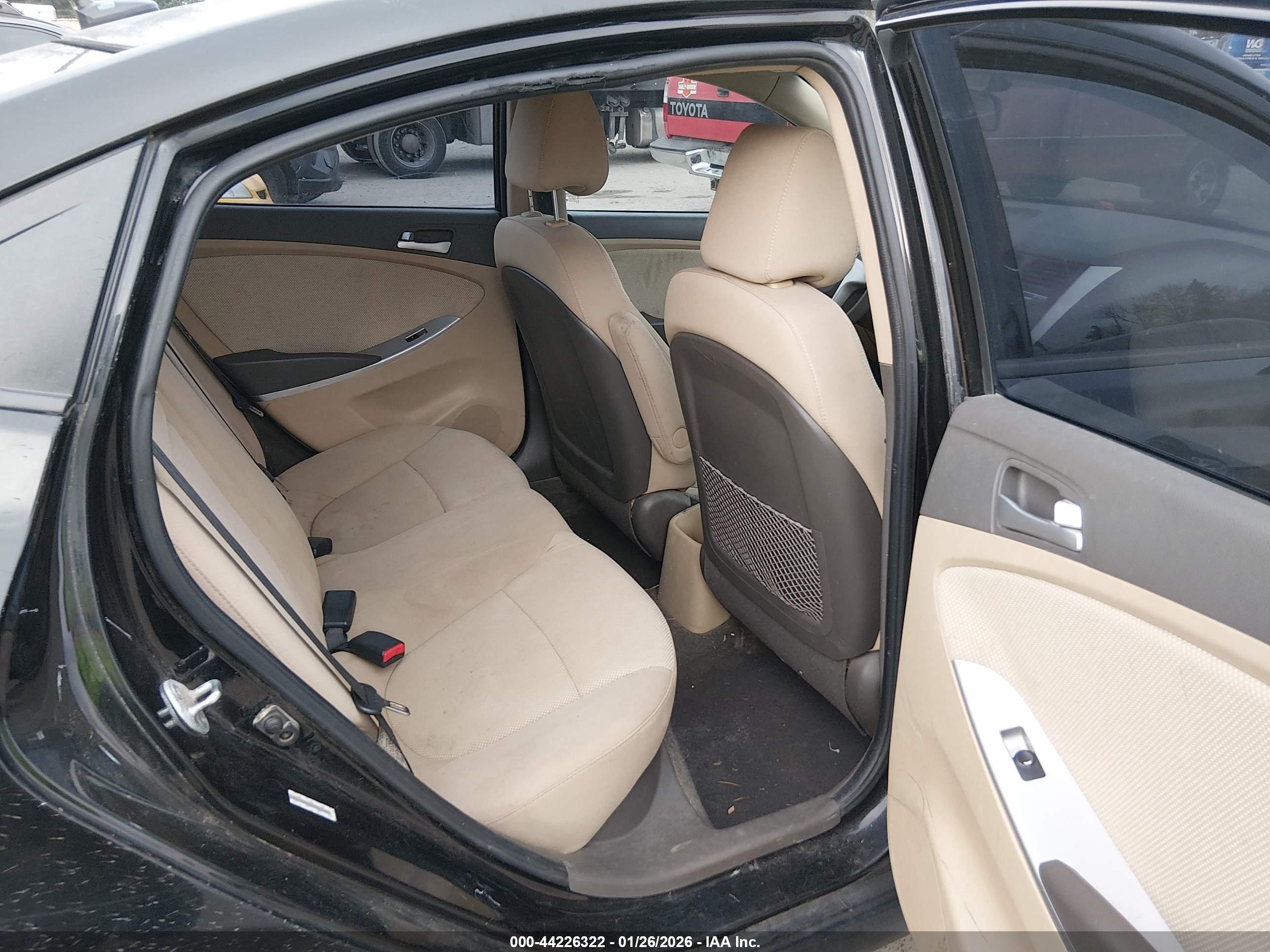 HYUNDAI ACCENT image 8