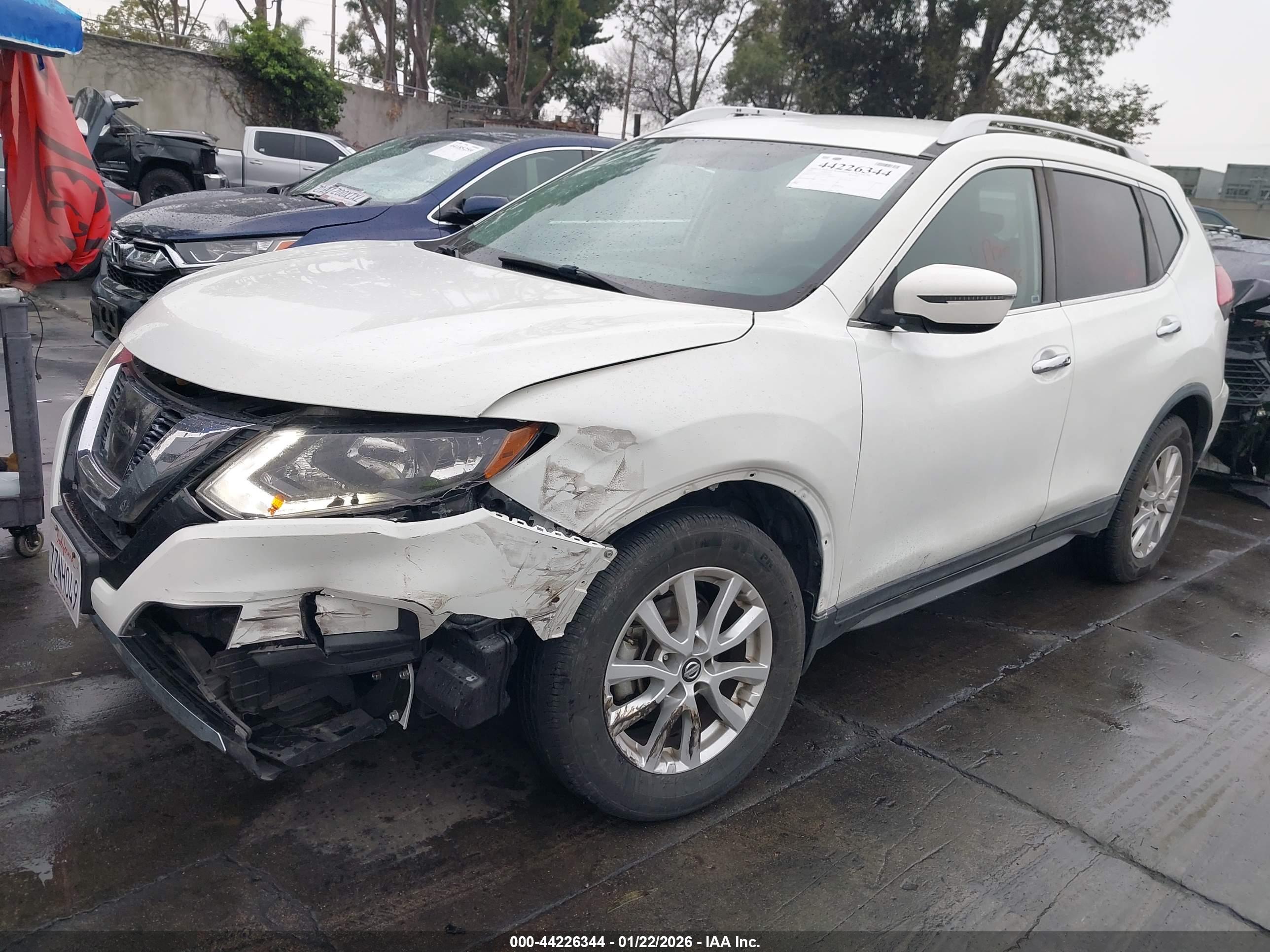 NISSAN ROGUE image 2