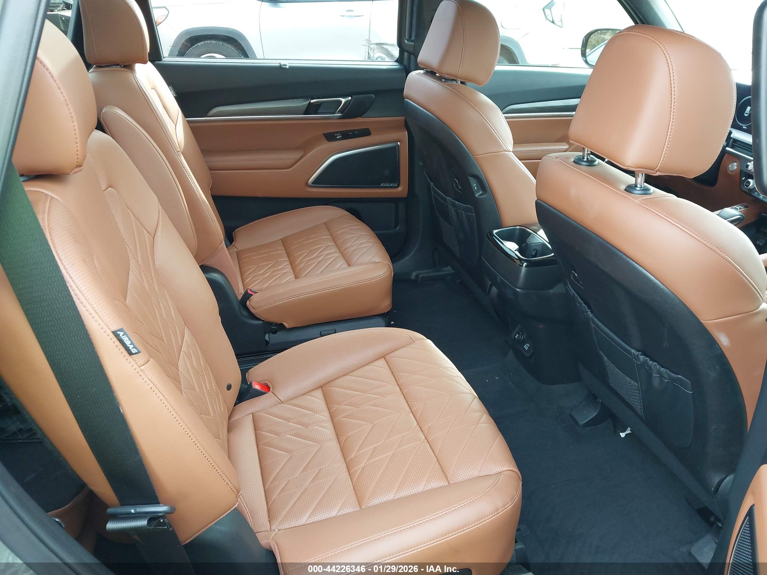 KIA TELLURIDE image 8