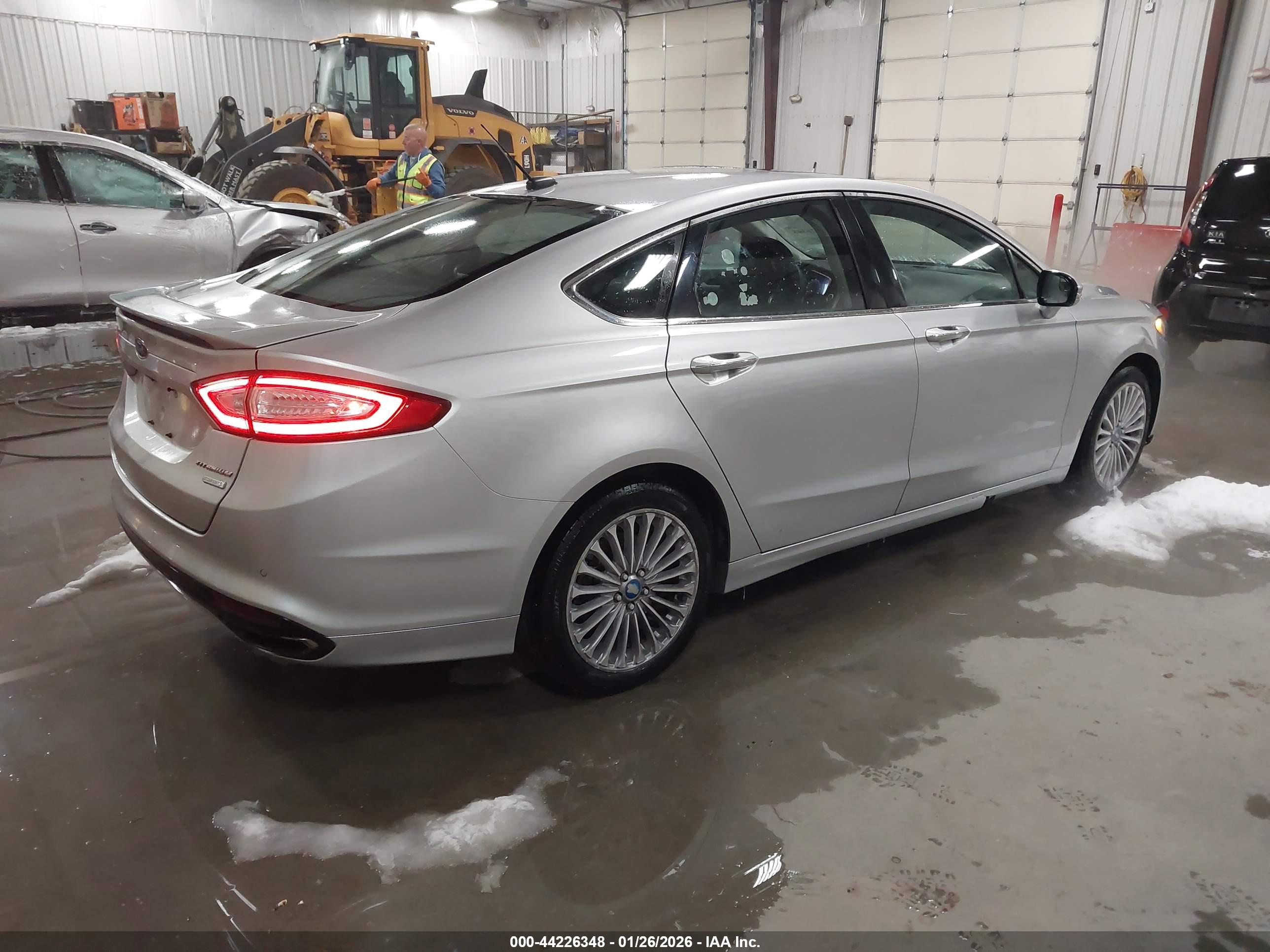 FORD FUSION image 4
