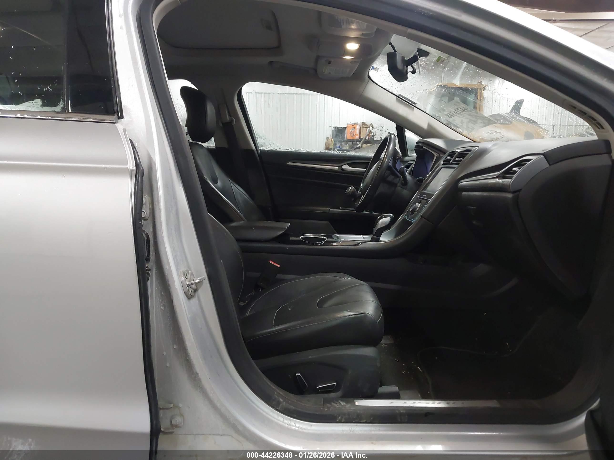 FORD FUSION image 5