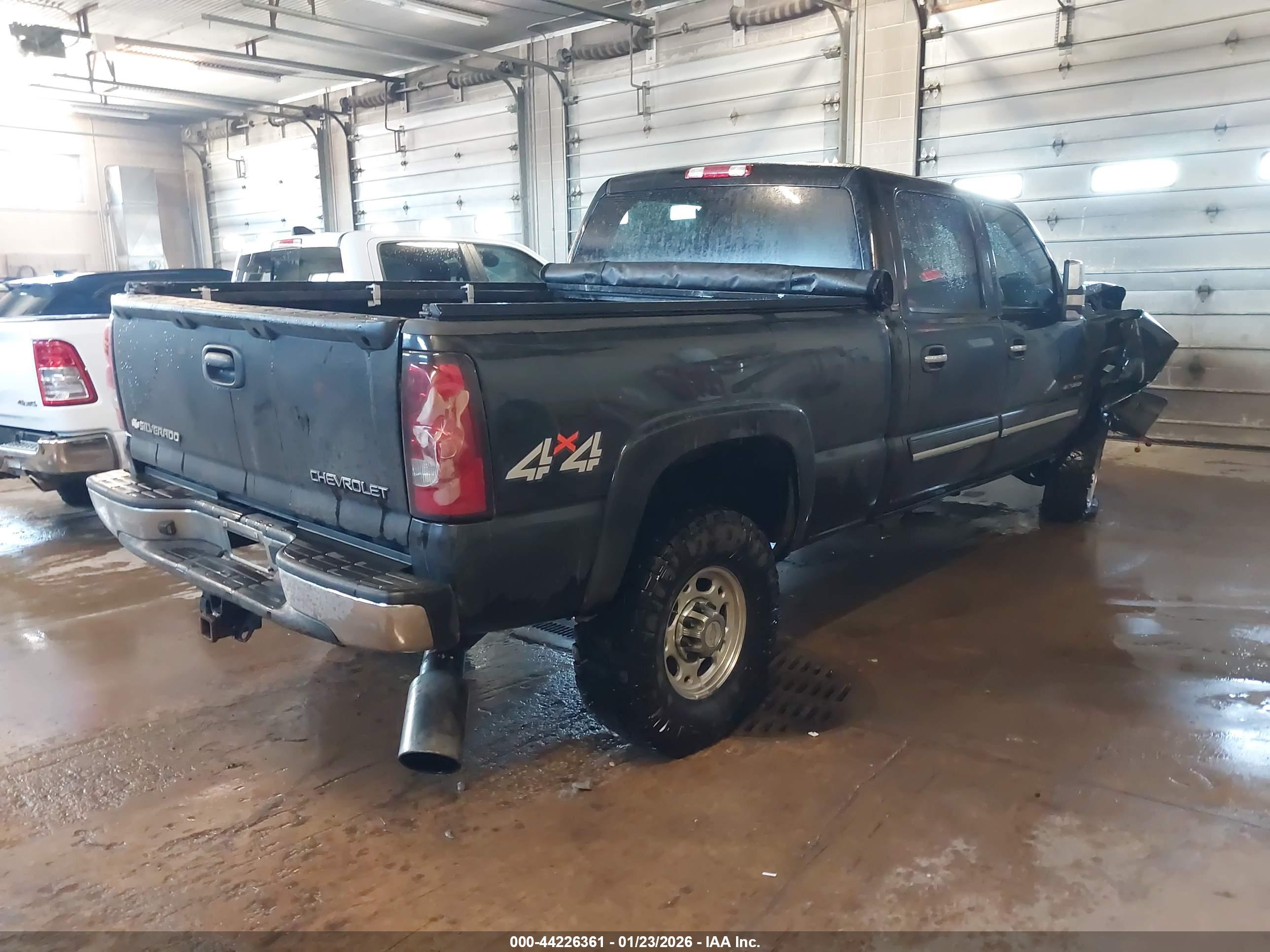 CHEVROLET SILVERADO image 4