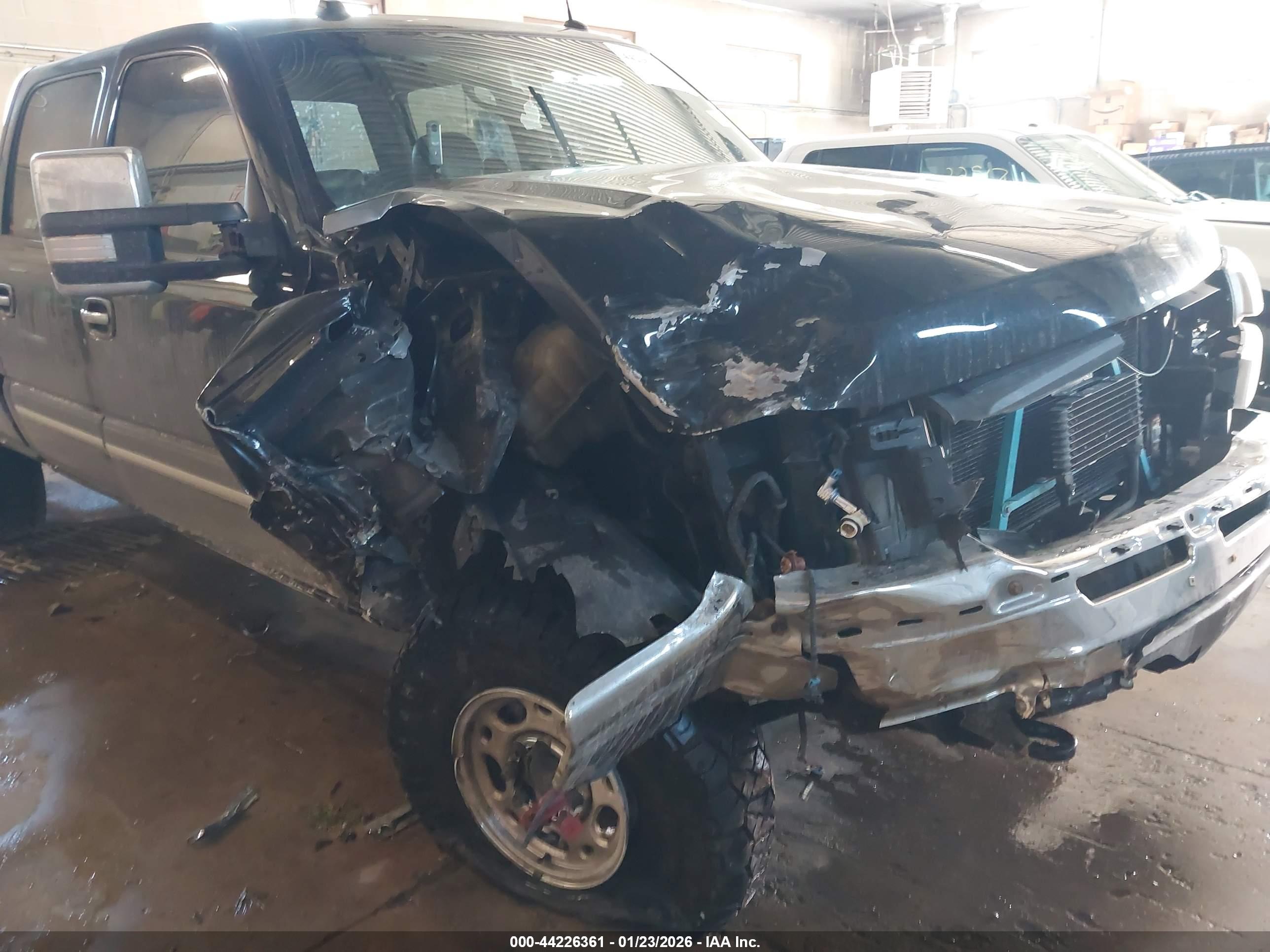 CHEVROLET SILVERADO image 6
