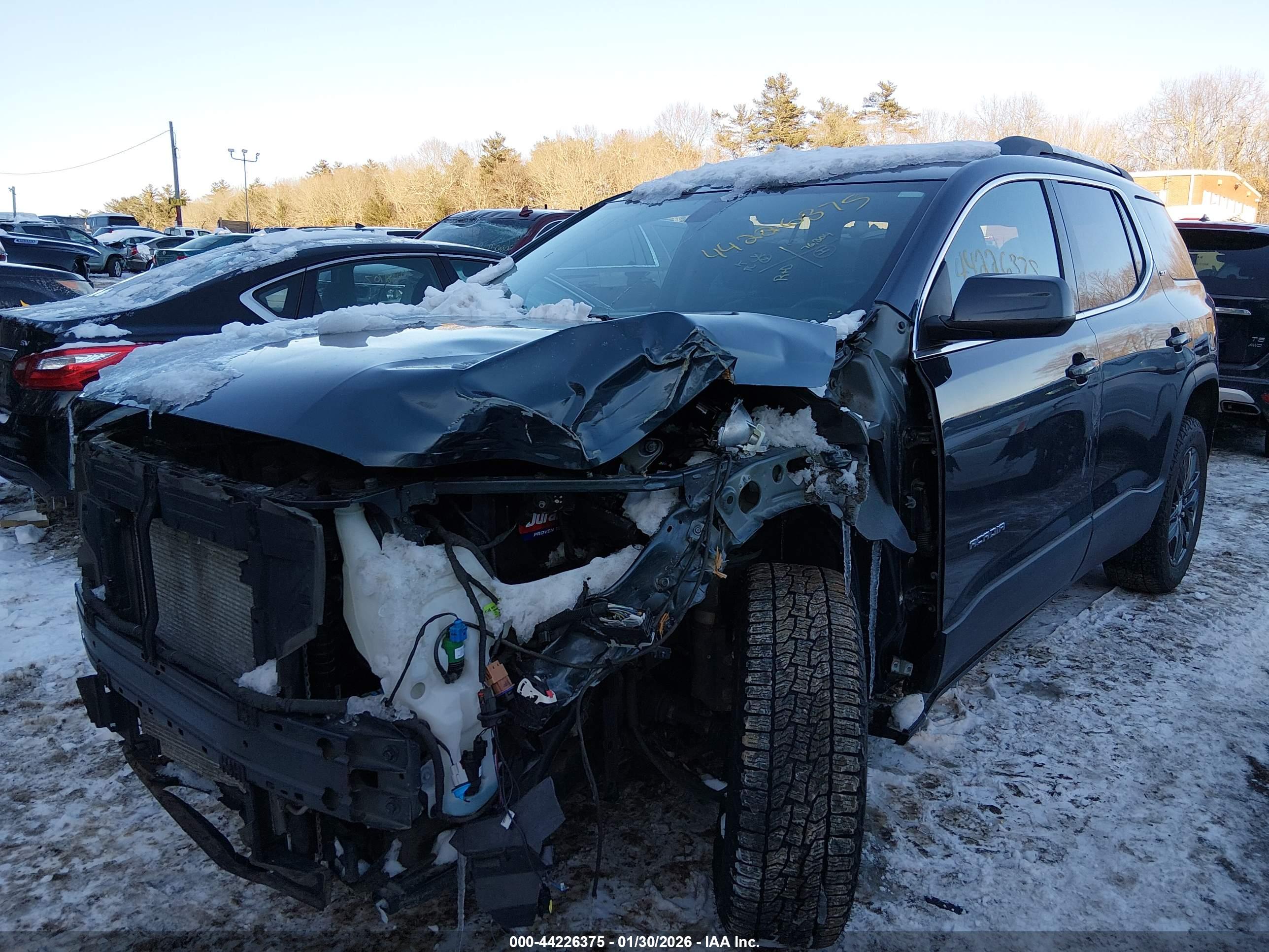GMC ACADIA image 2