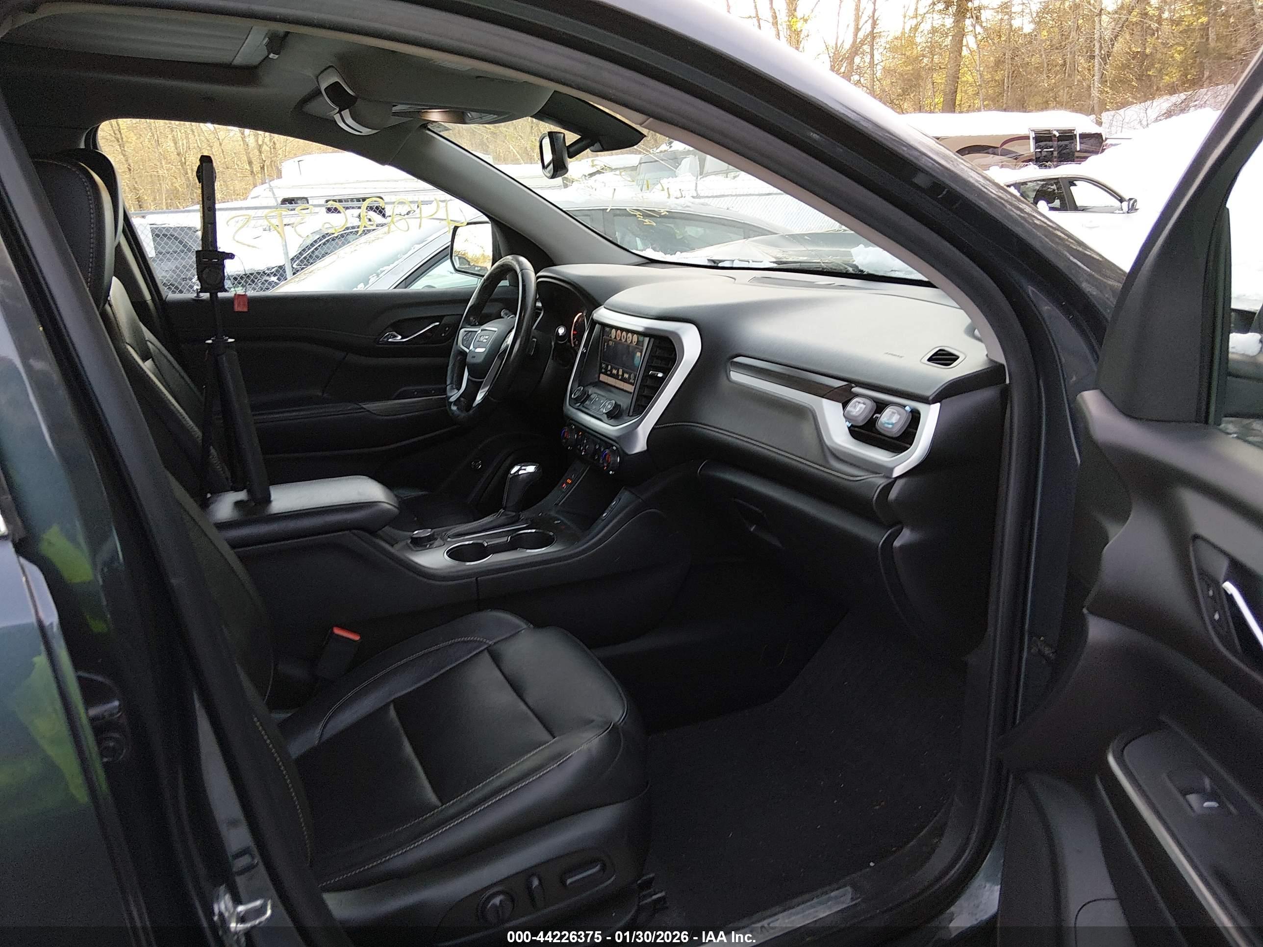 GMC ACADIA image 5