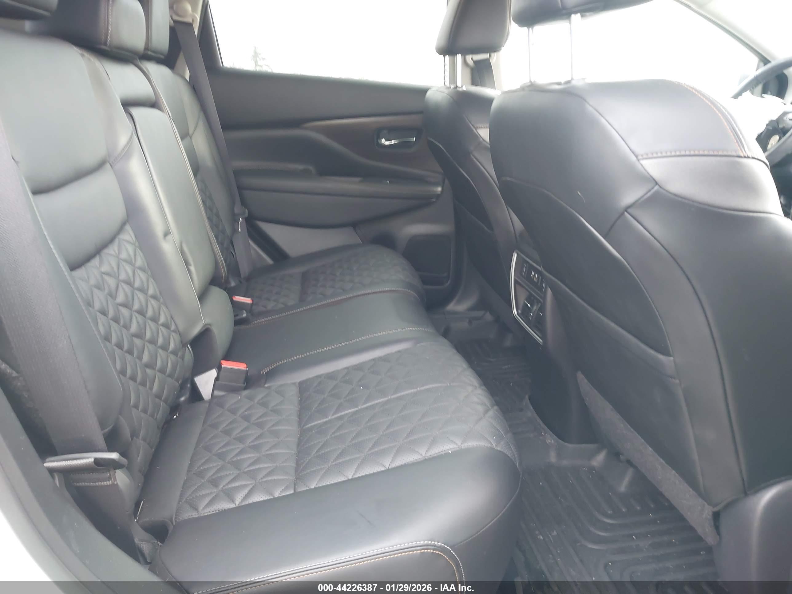 NISSAN MURANO image 8