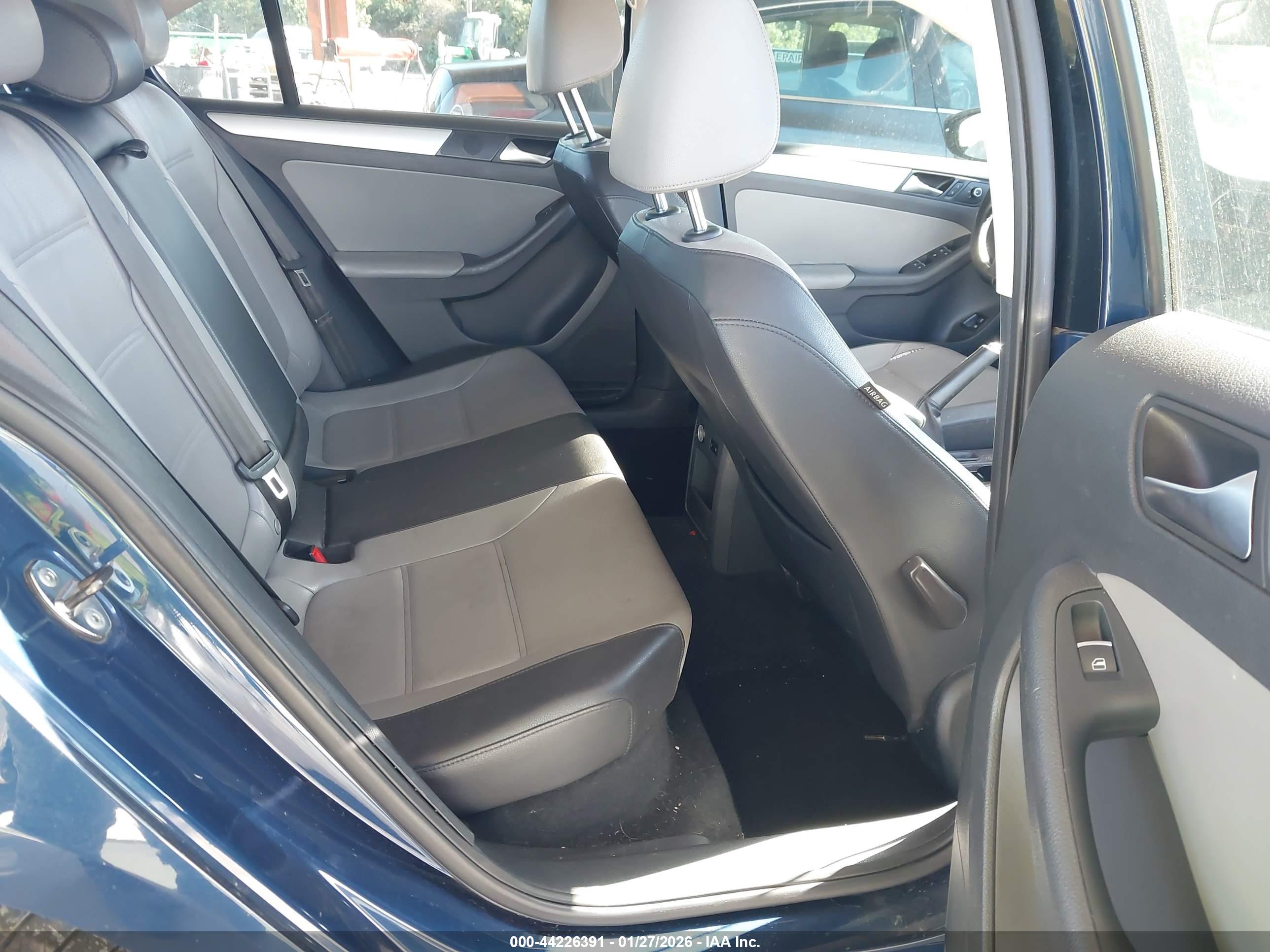 VOLKSWAGEN JETTA image 8