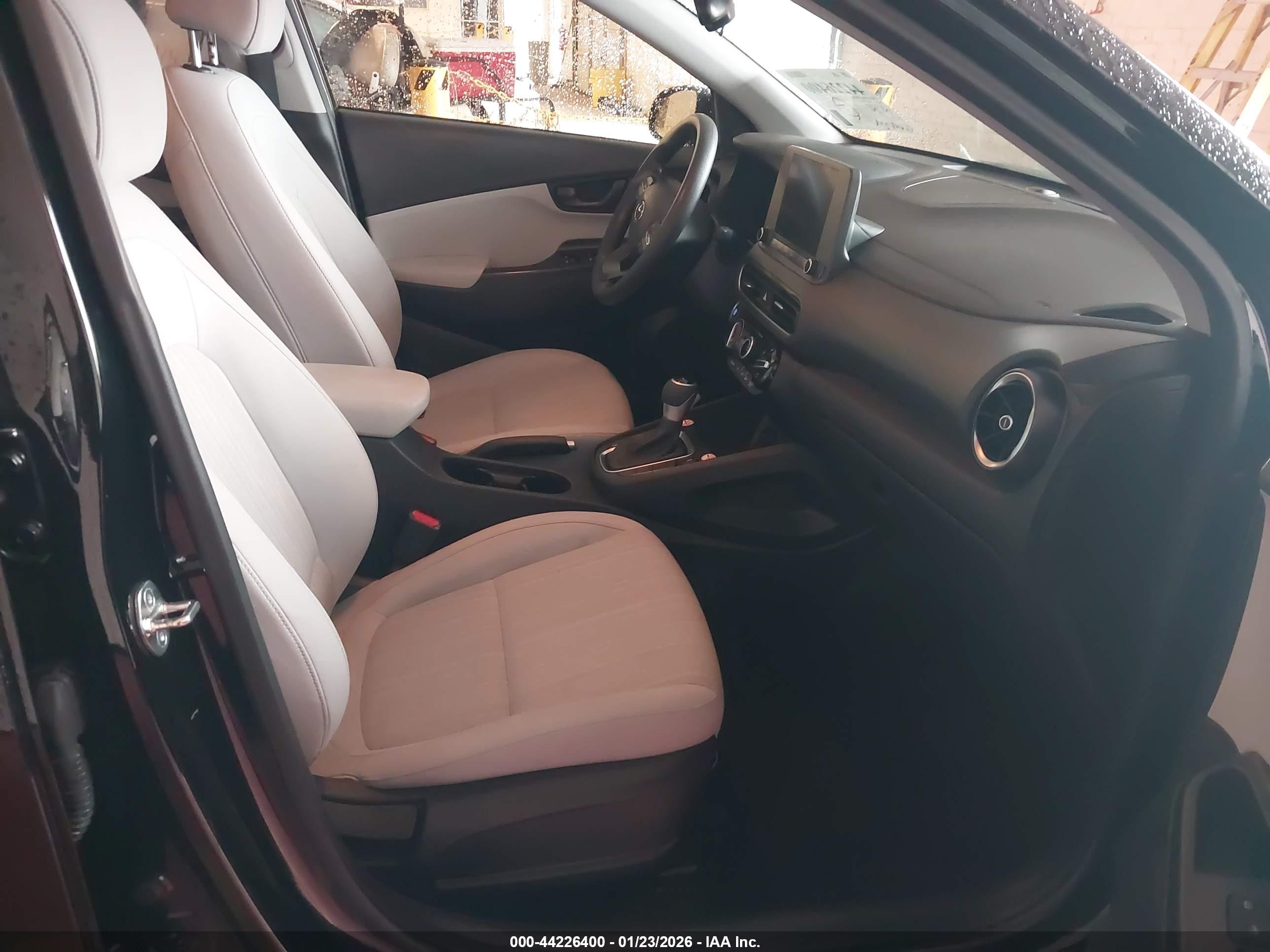 HYUNDAI KONA image 5