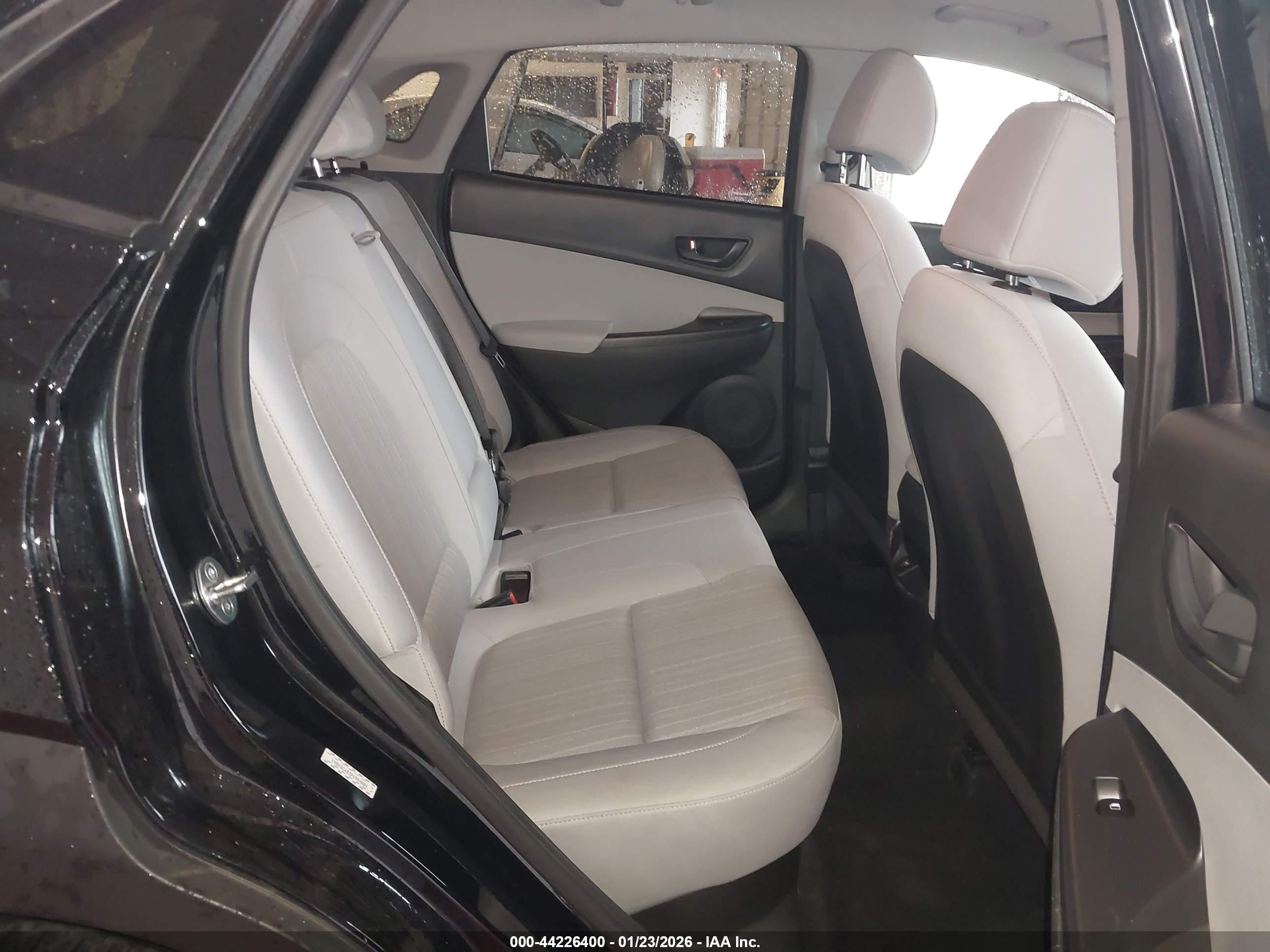 HYUNDAI KONA image 8