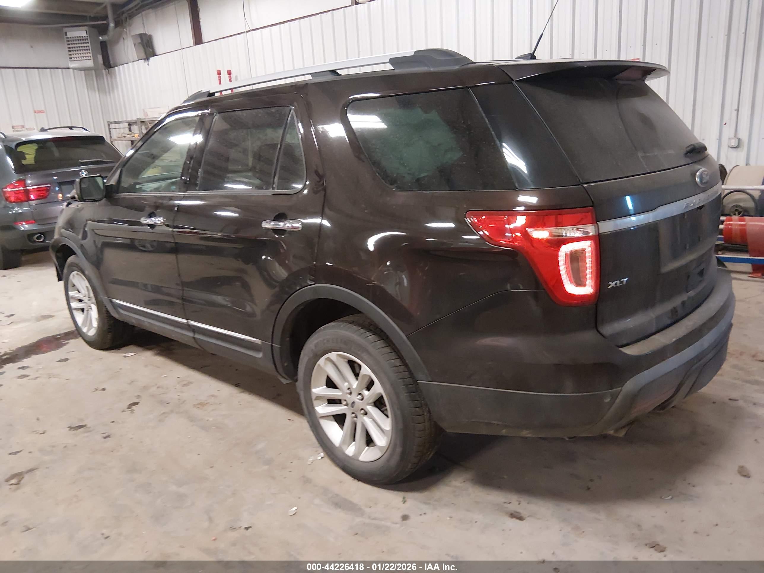 FORD EXPLORER image 3