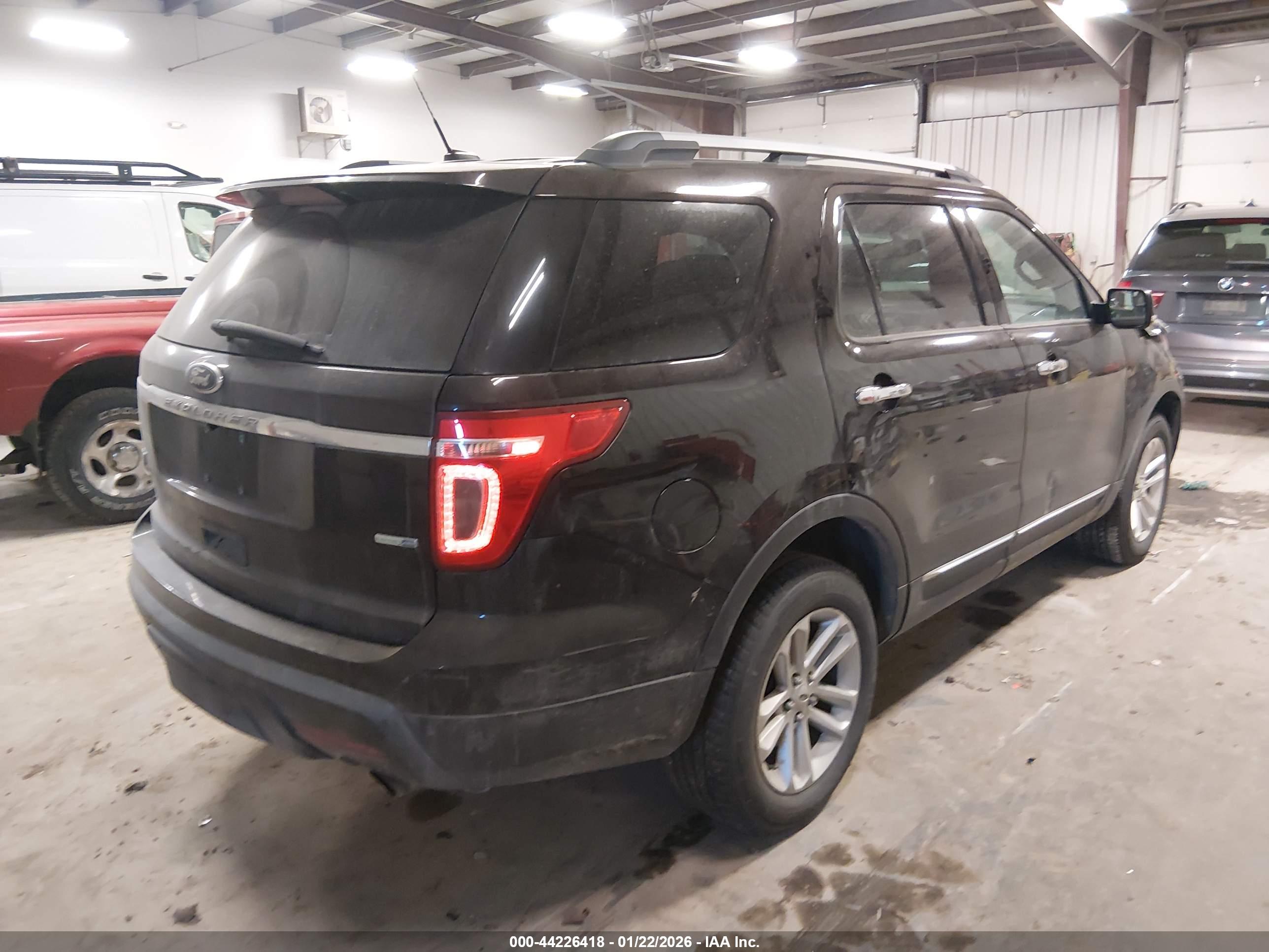 FORD EXPLORER image 4