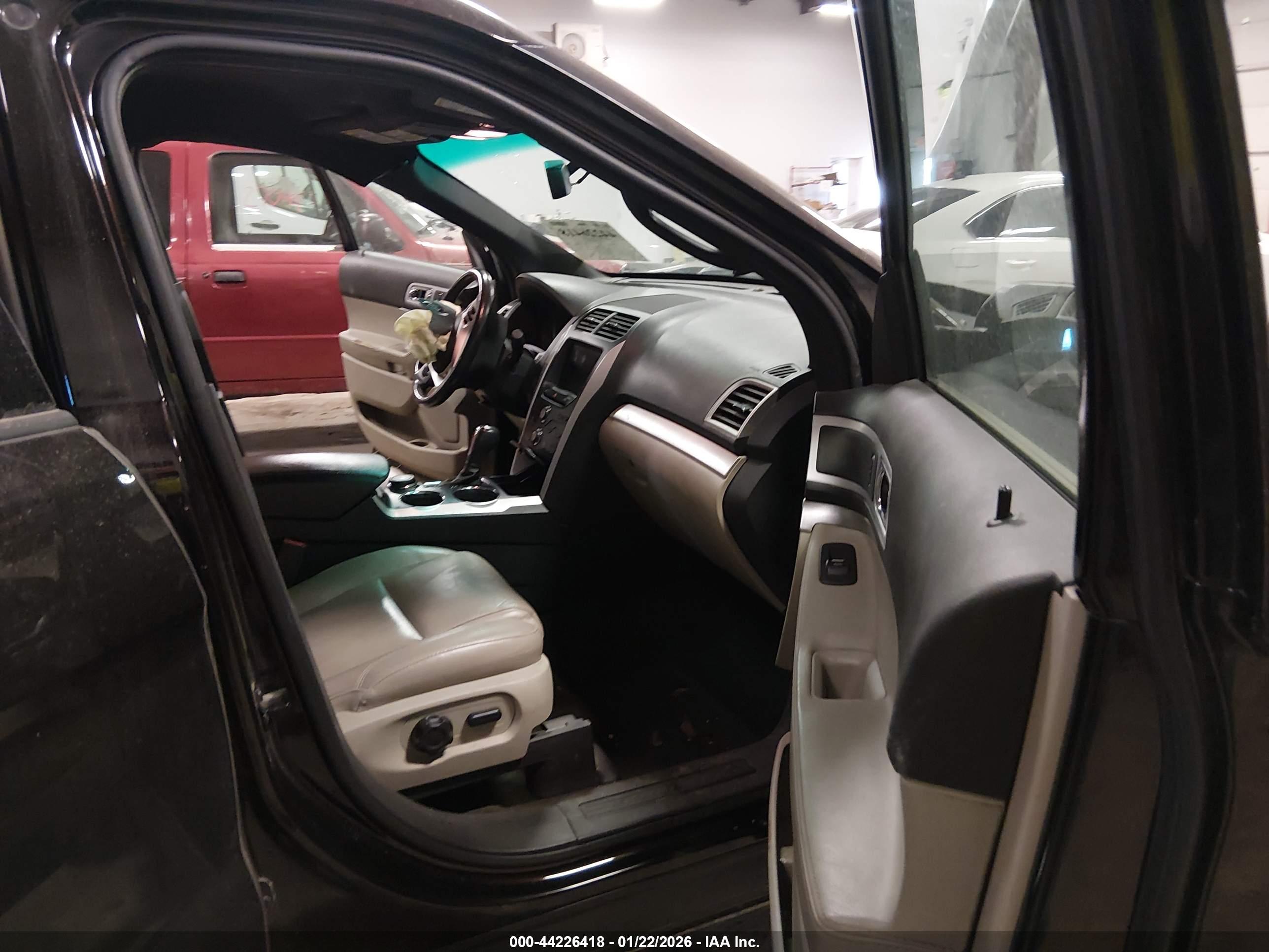 FORD EXPLORER image 5