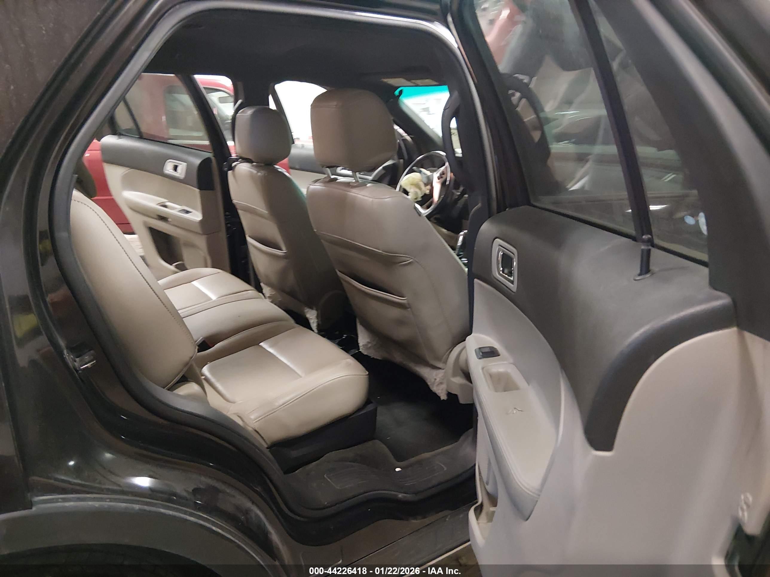 FORD EXPLORER image 8