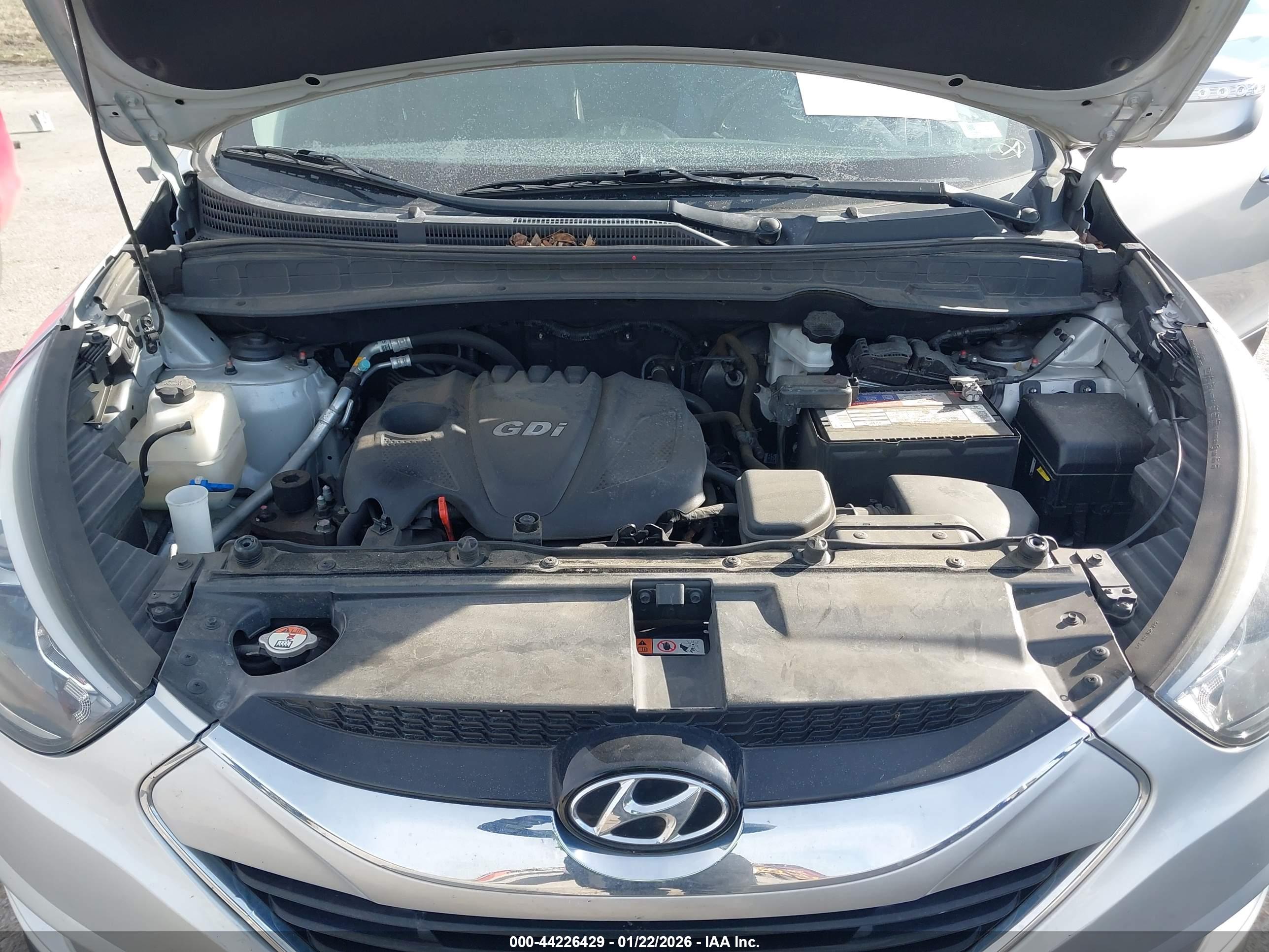HYUNDAI TUCSON image 10