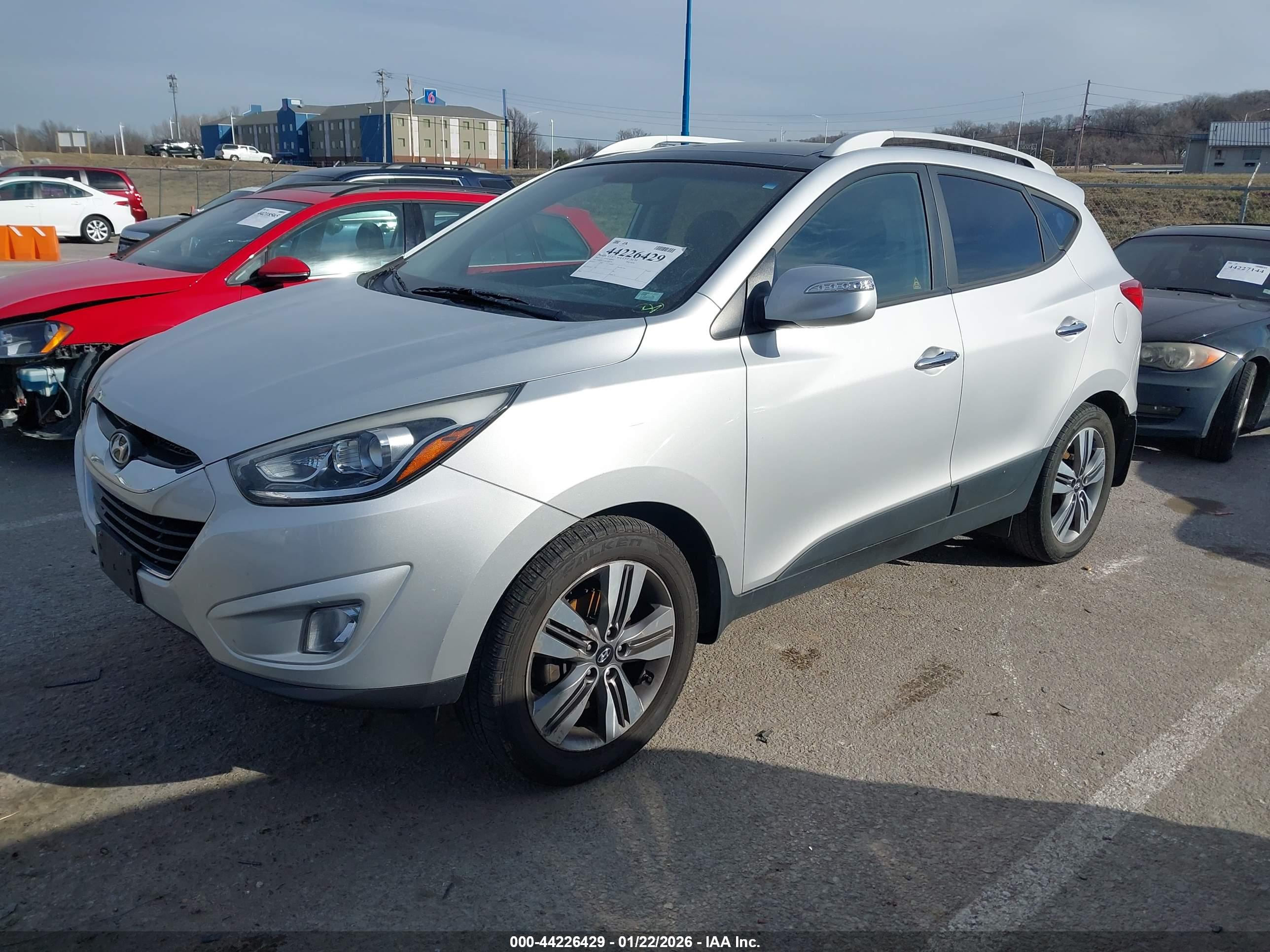HYUNDAI TUCSON image 2