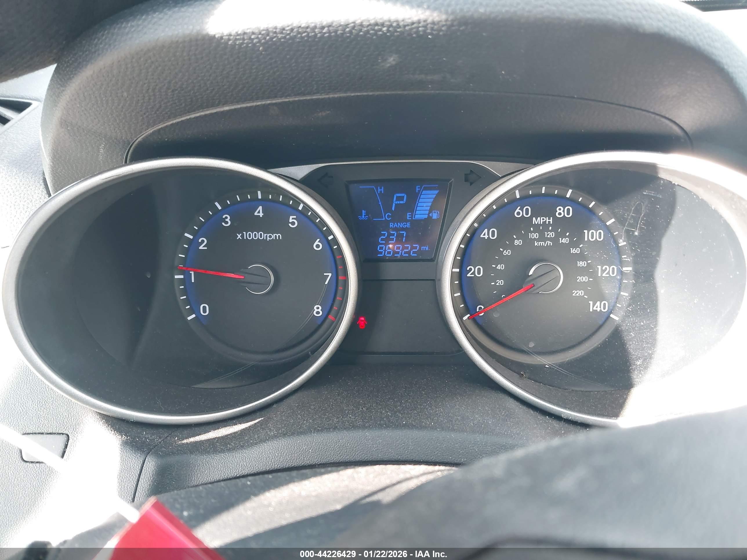 HYUNDAI TUCSON image 7