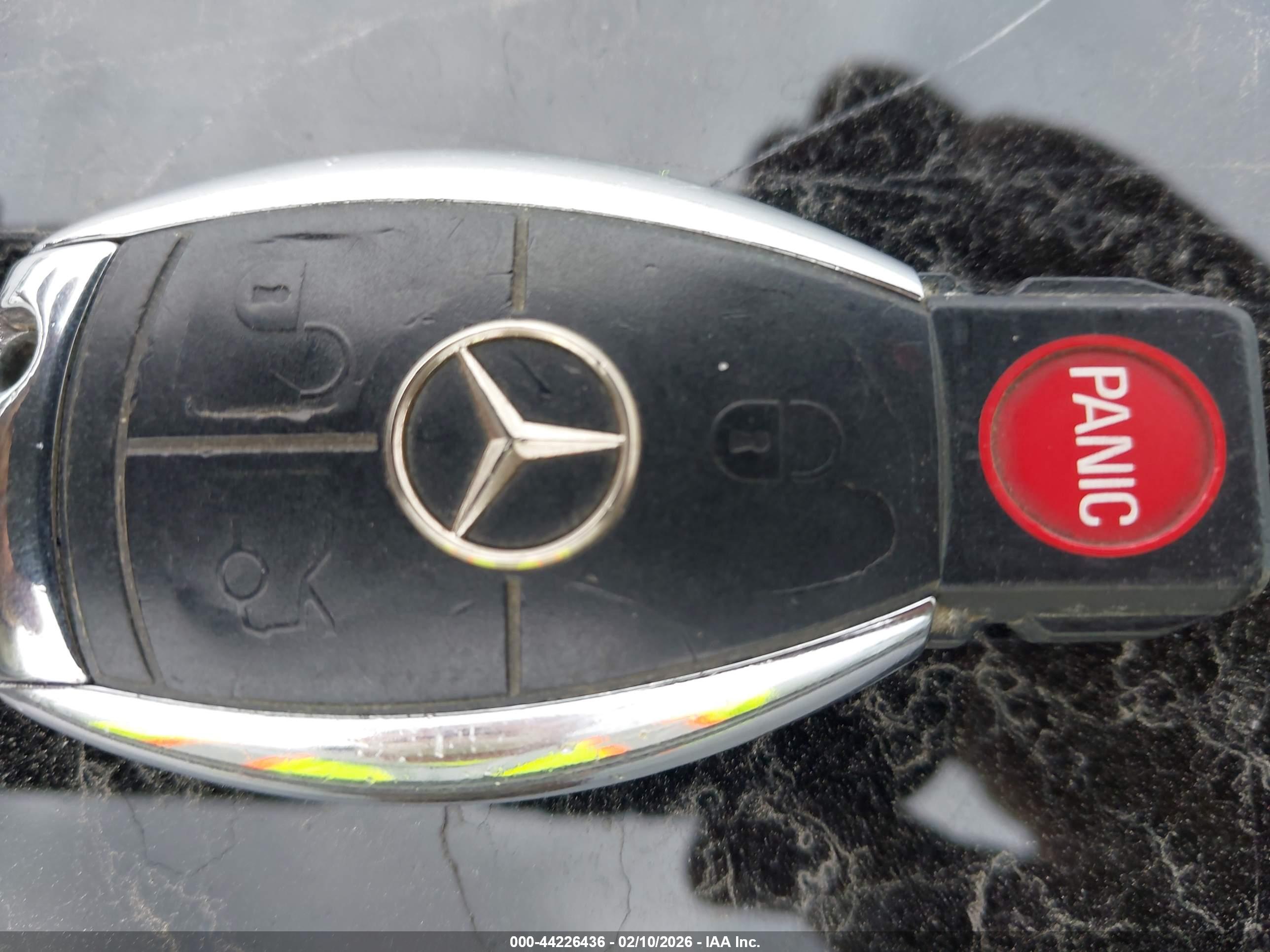 MERCEDES-BENZ E image 11