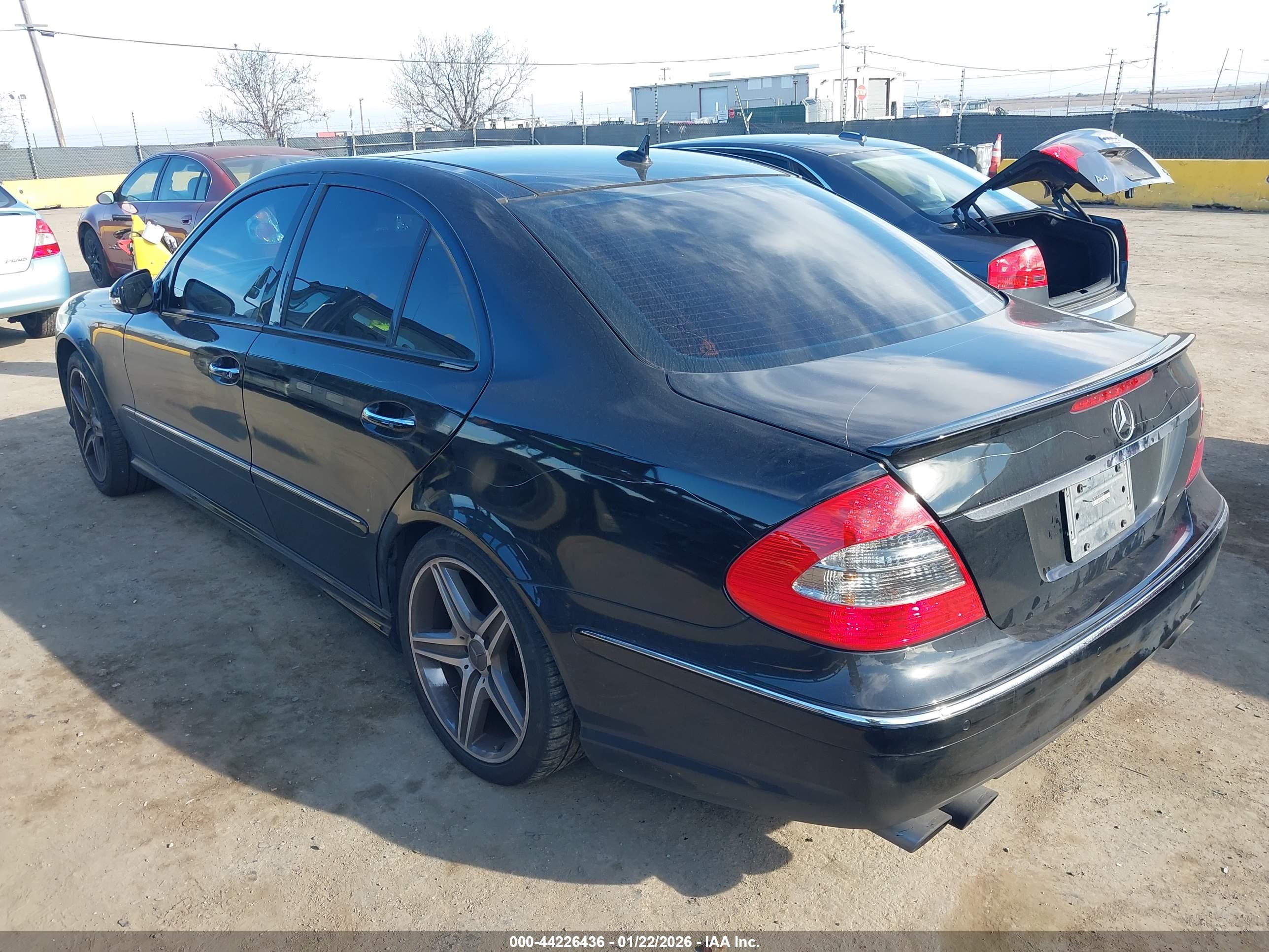 MERCEDES-BENZ E image 3