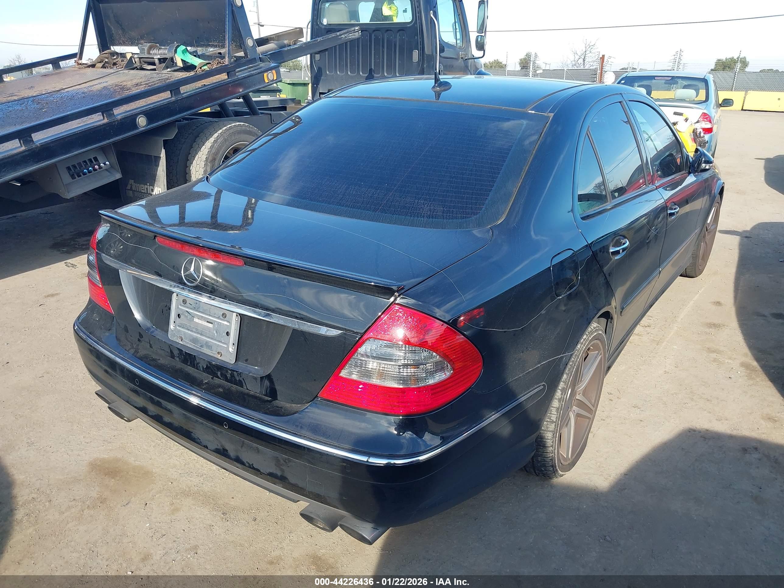 MERCEDES-BENZ E image 4