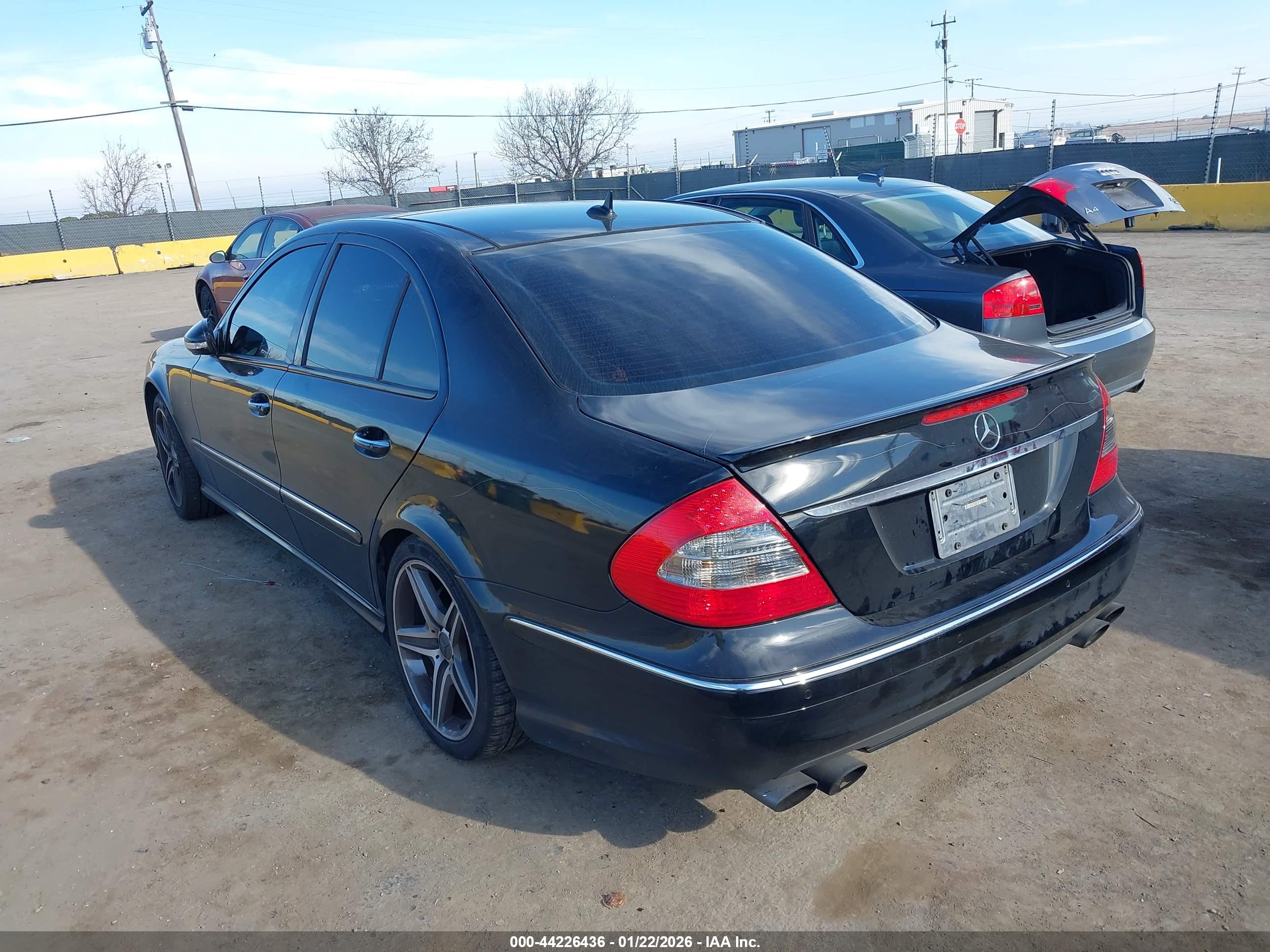 MERCEDES-BENZ E image 6