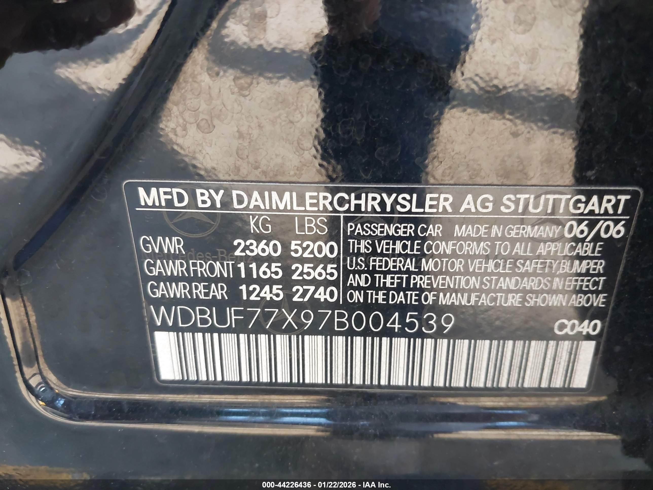 MERCEDES-BENZ E image 9