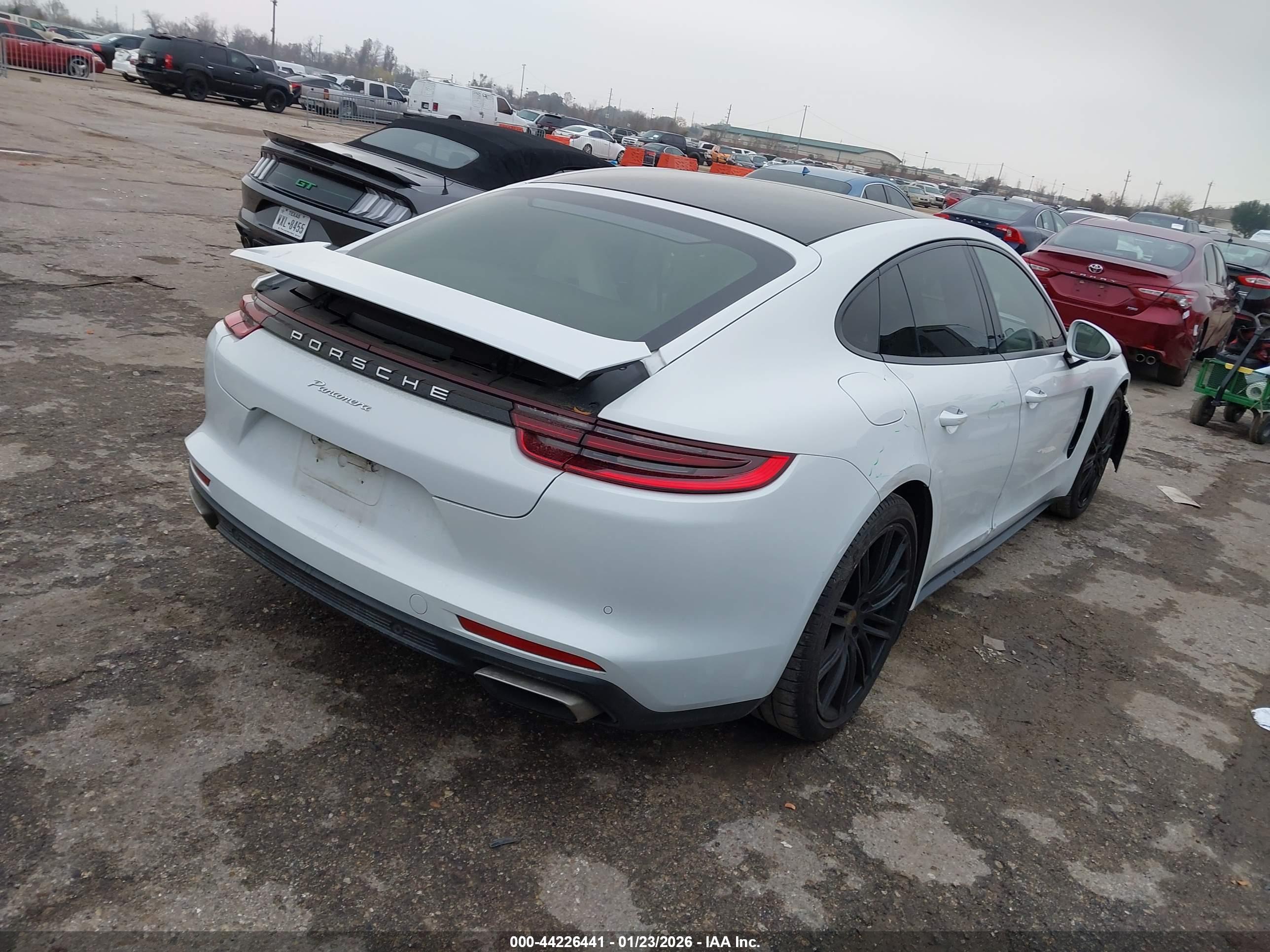 PORSCHE PANAMERA image 4