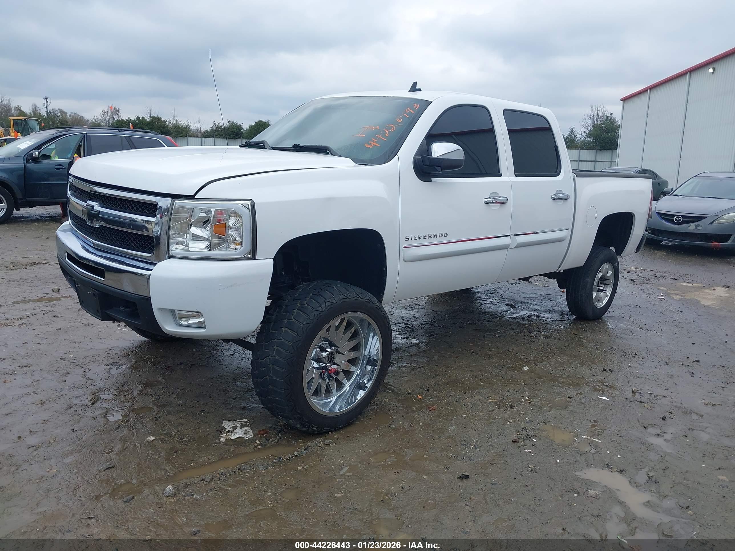 CHEVROLET SILVERADO image 2