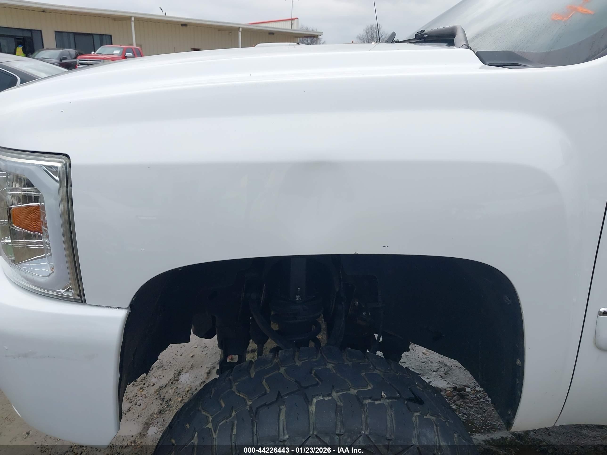 CHEVROLET SILVERADO image 6