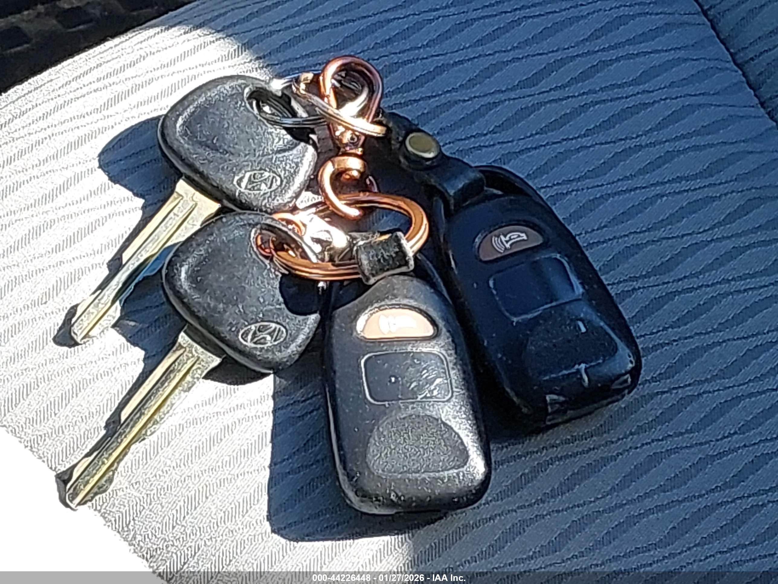 HYUNDAI SANTA image 11