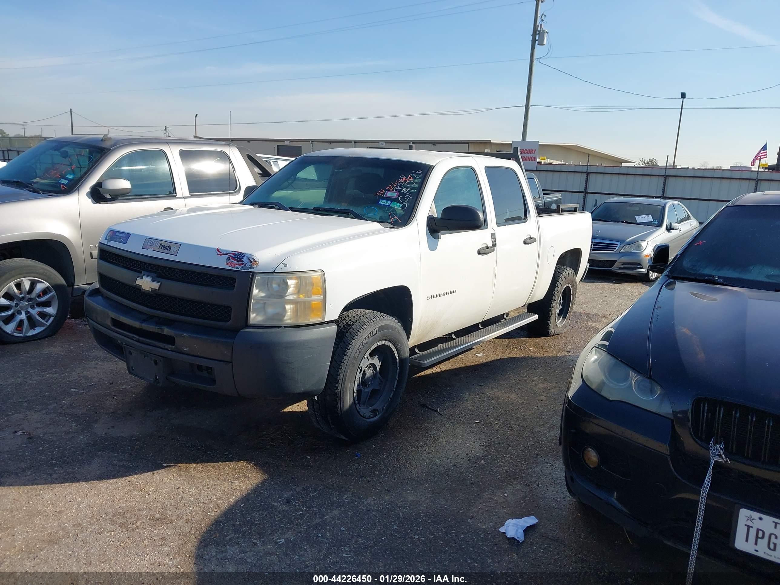 CHEVROLET SILVERADO image 2