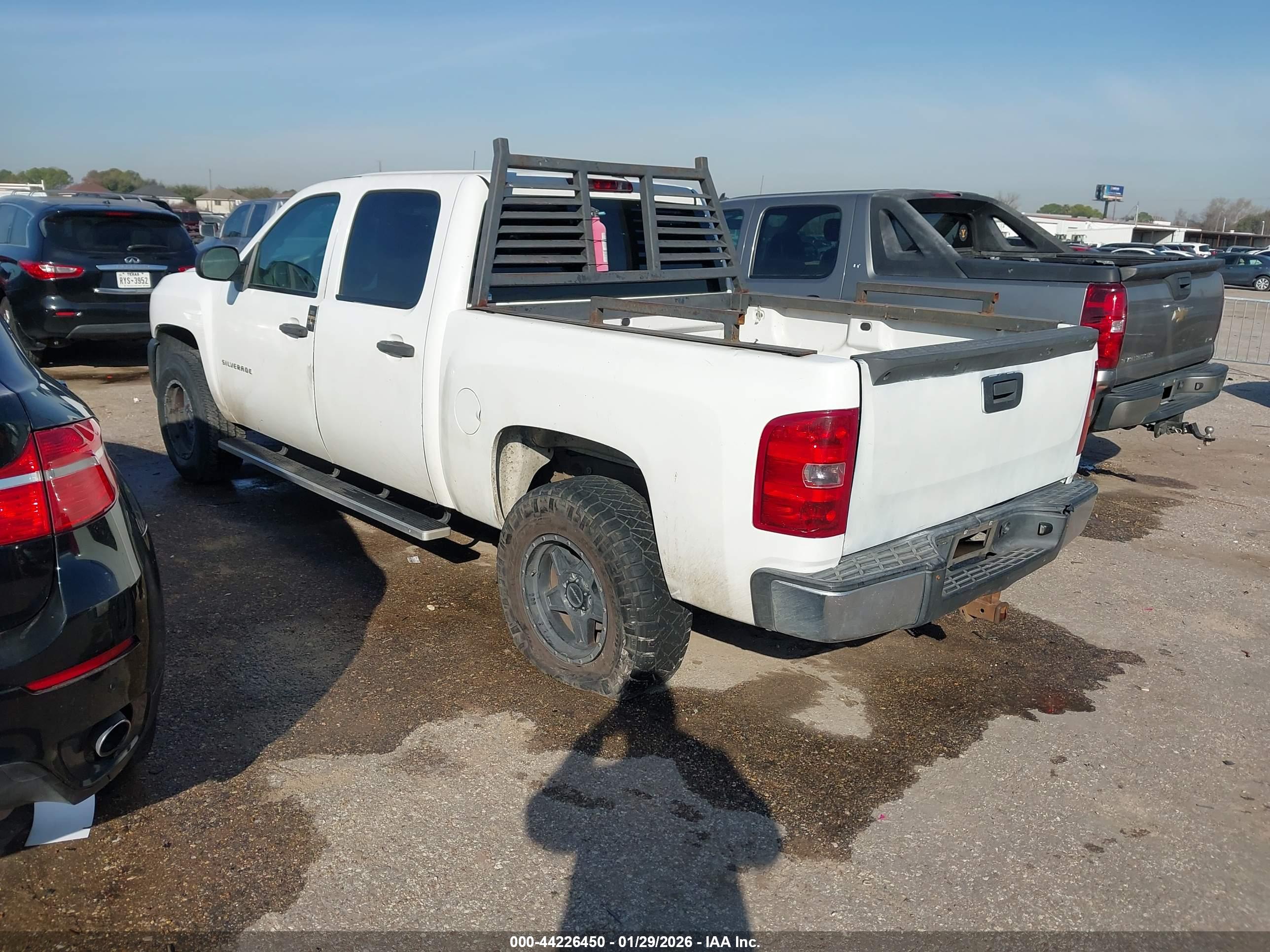 CHEVROLET SILVERADO image 3
