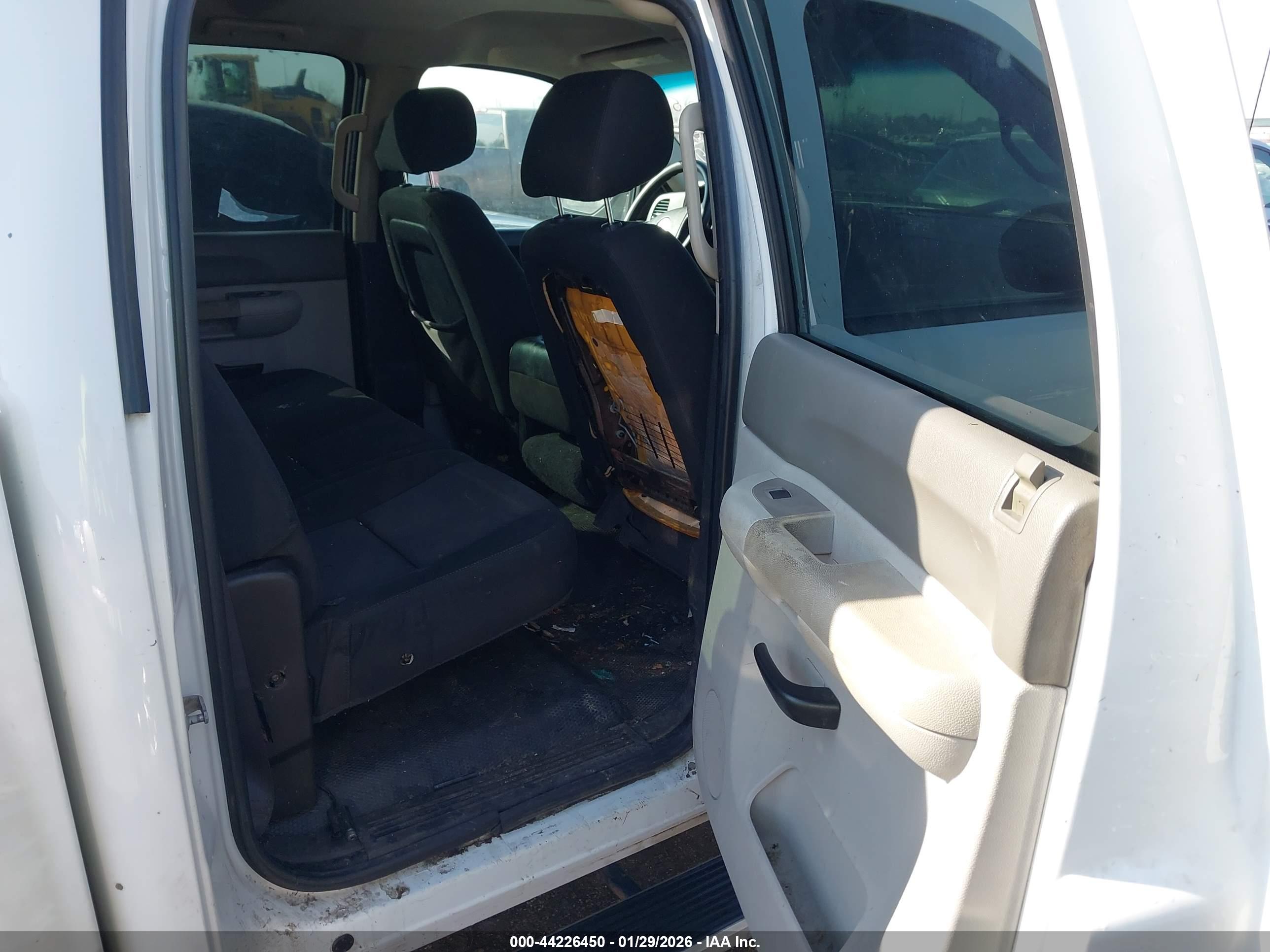 CHEVROLET SILVERADO image 8