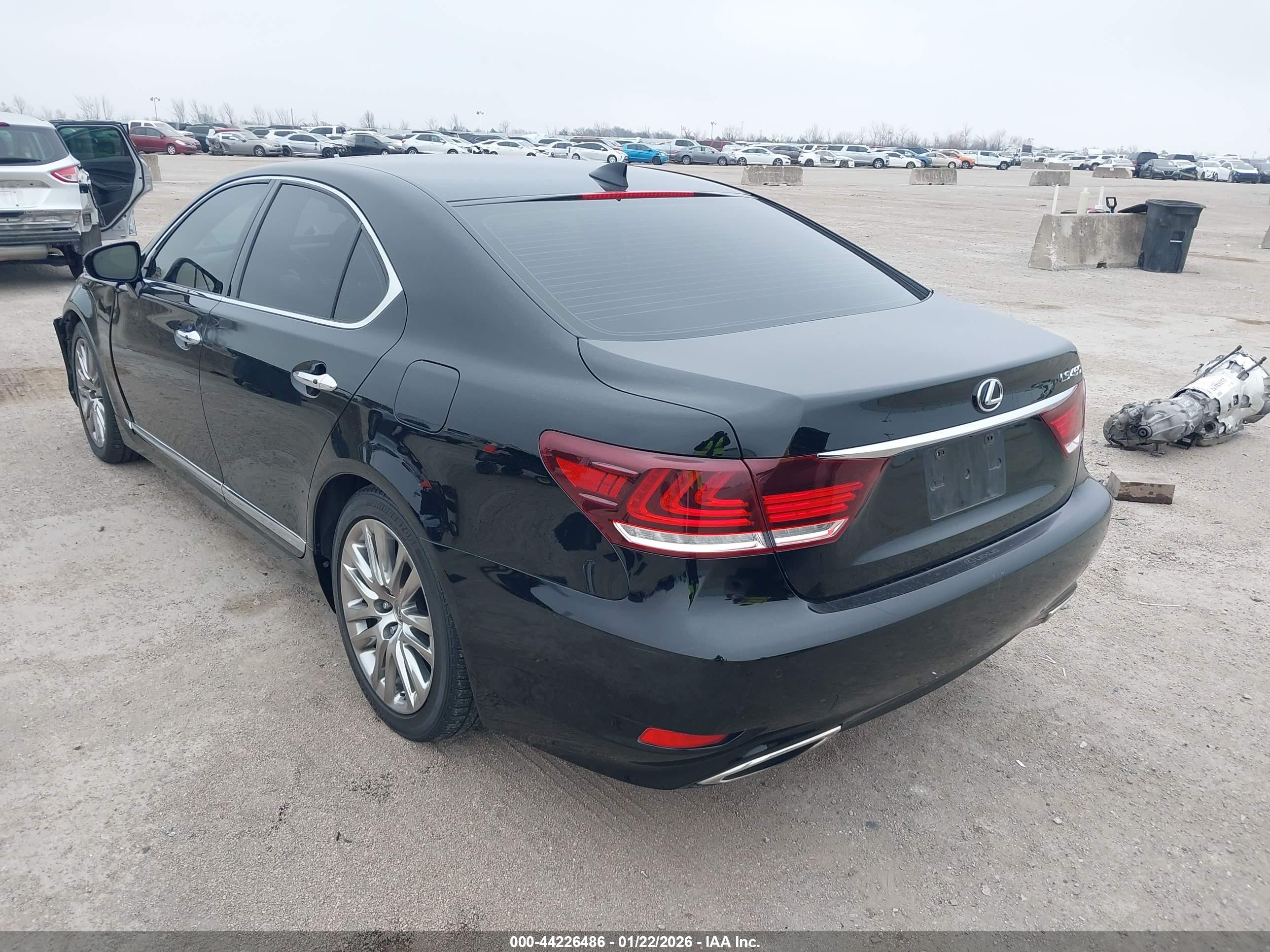 LEXUS LS image 3