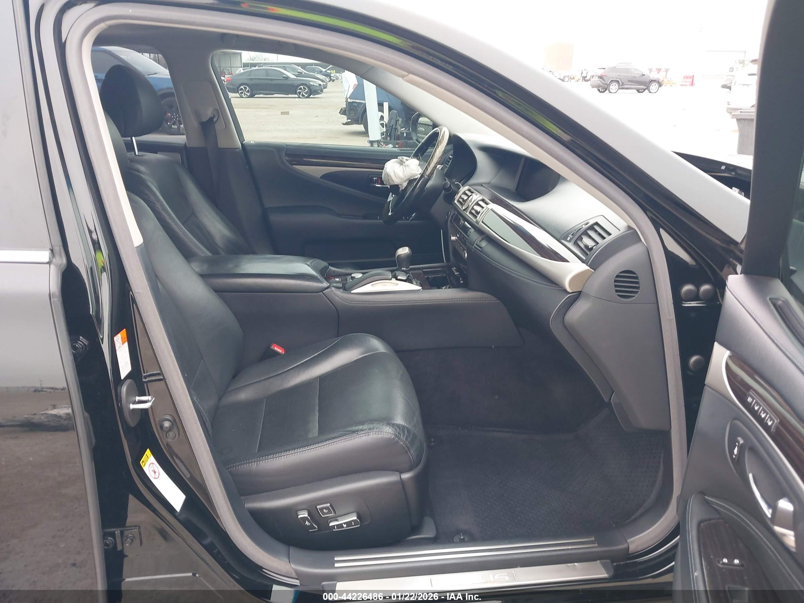 LEXUS LS image 5