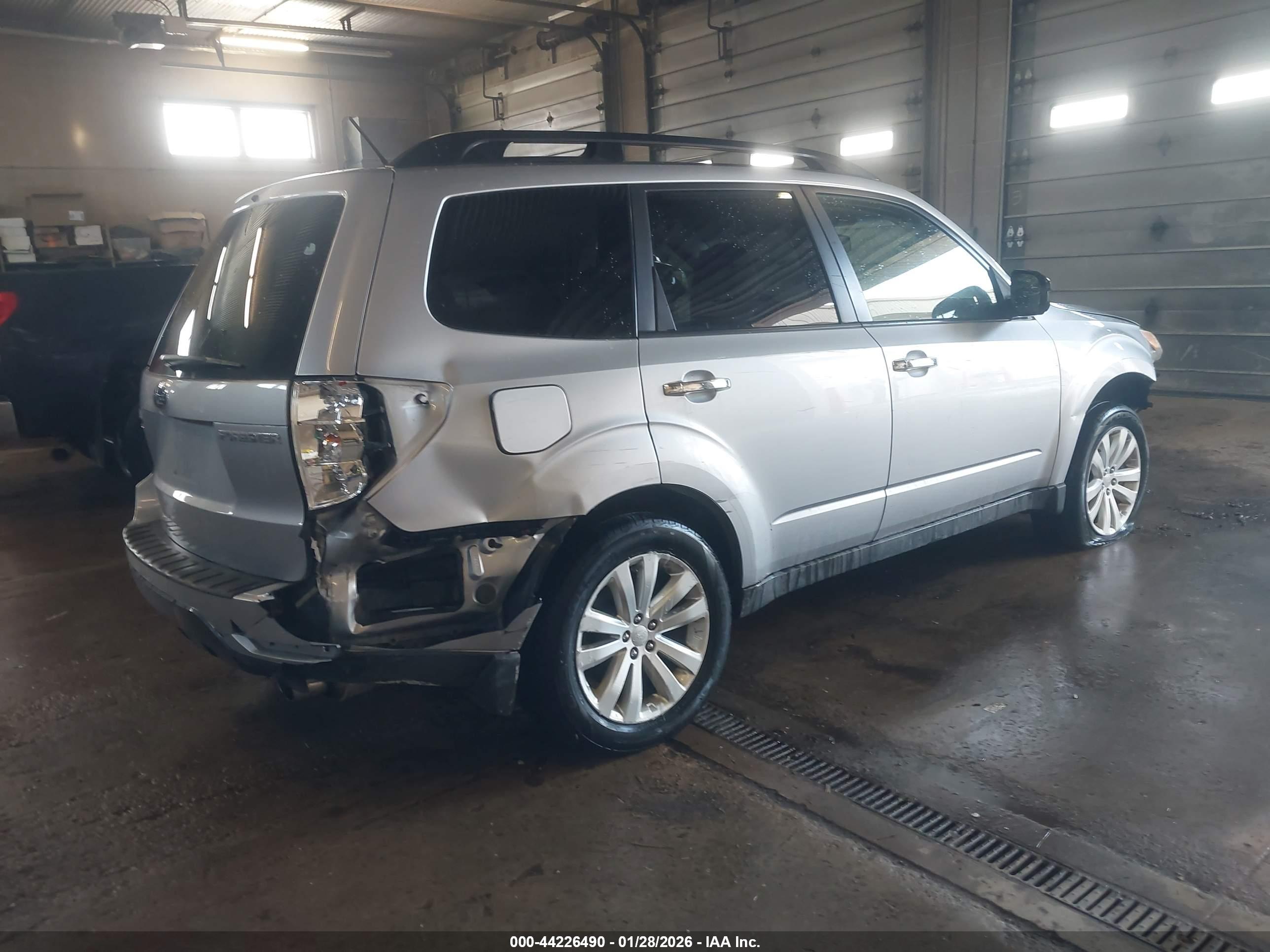 SUBARU FORESTER image 4