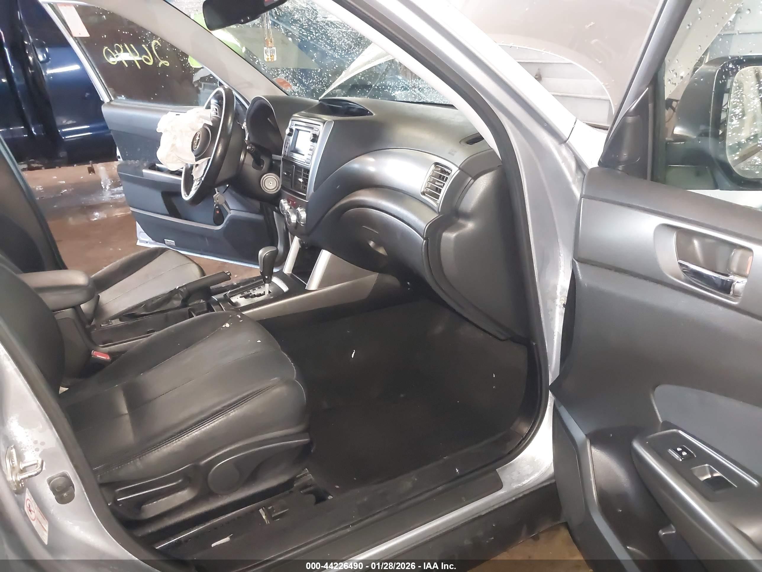 SUBARU FORESTER image 5