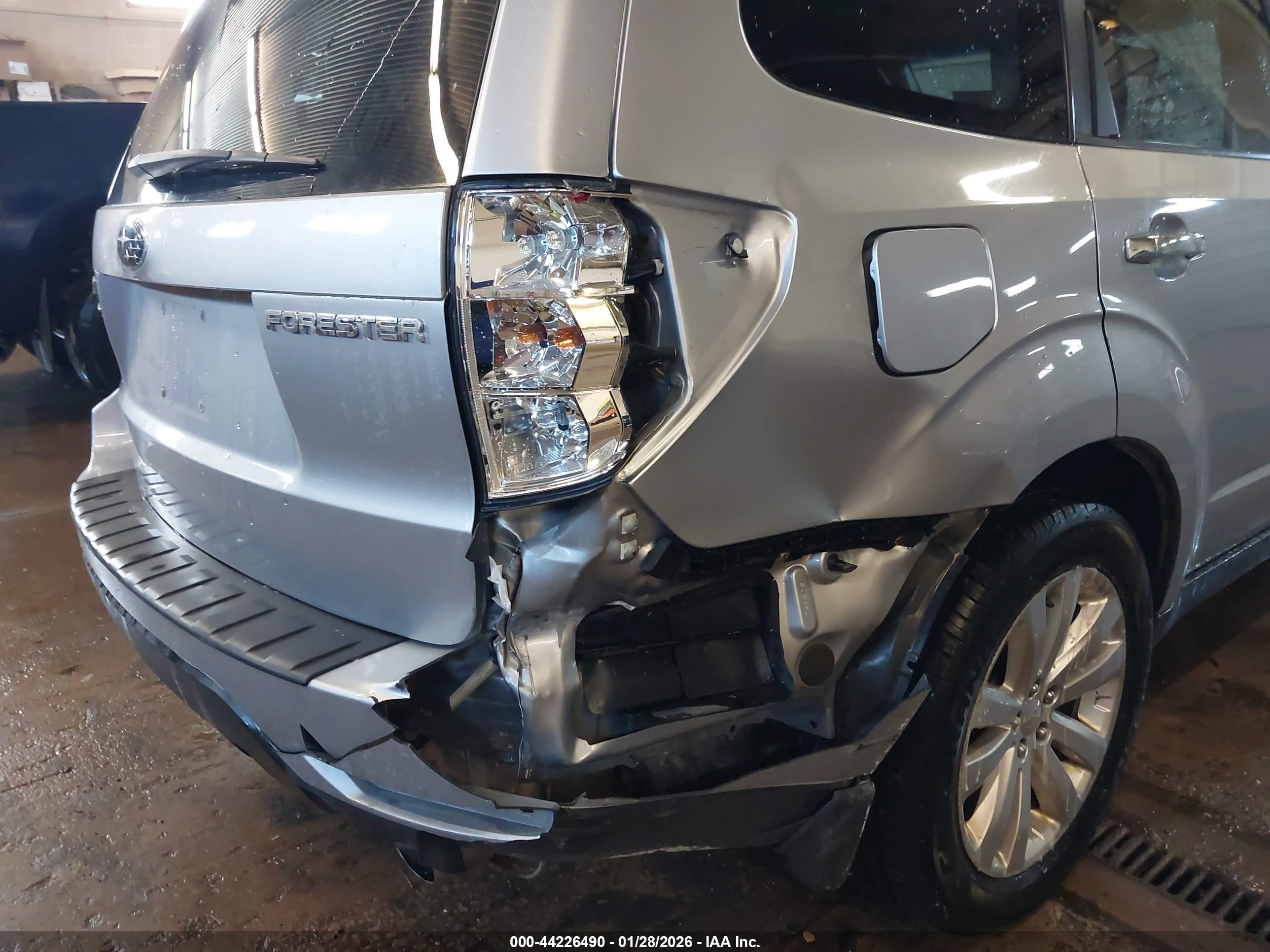 SUBARU FORESTER image 6