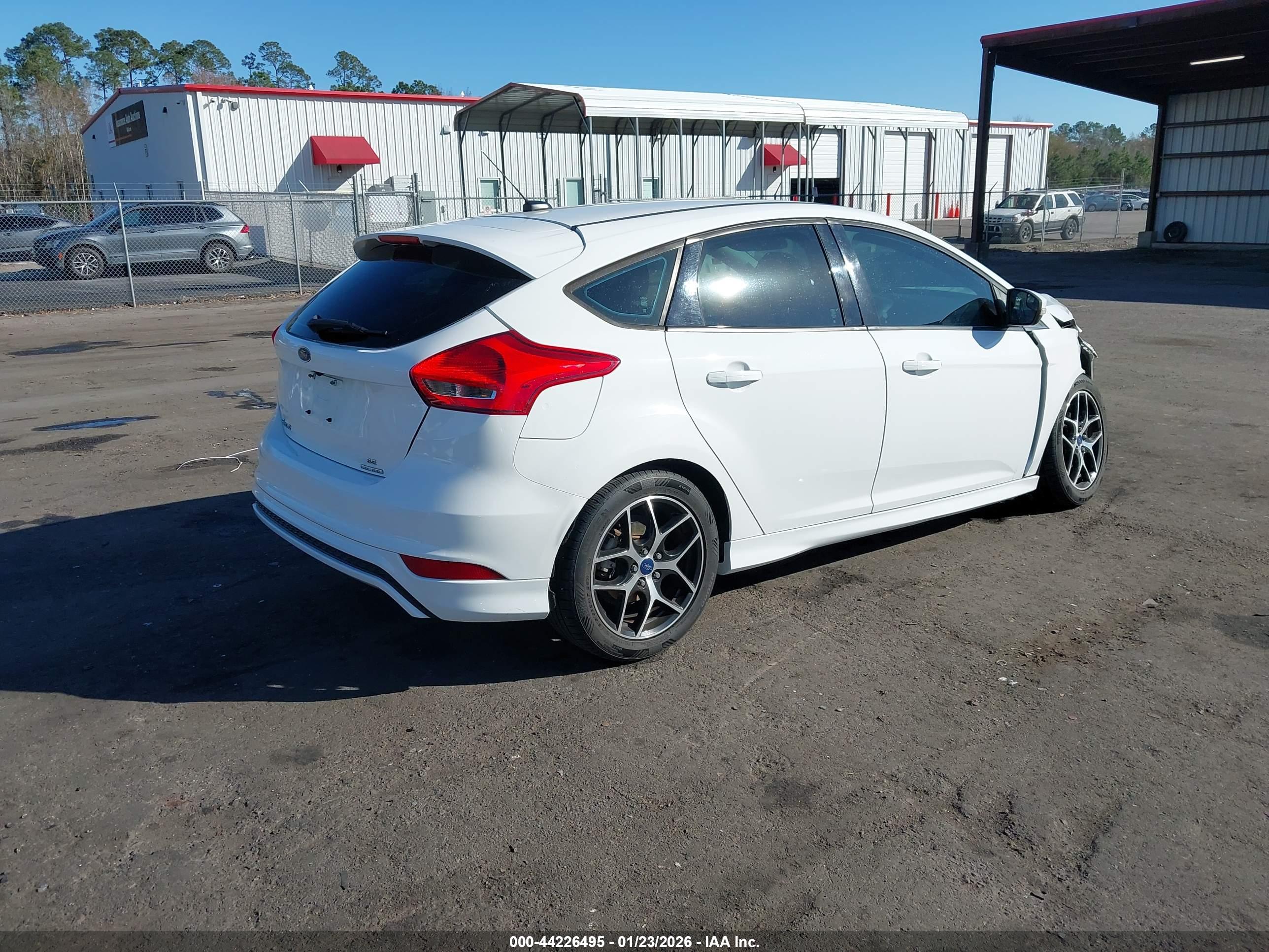 FORD FOCUS image 4