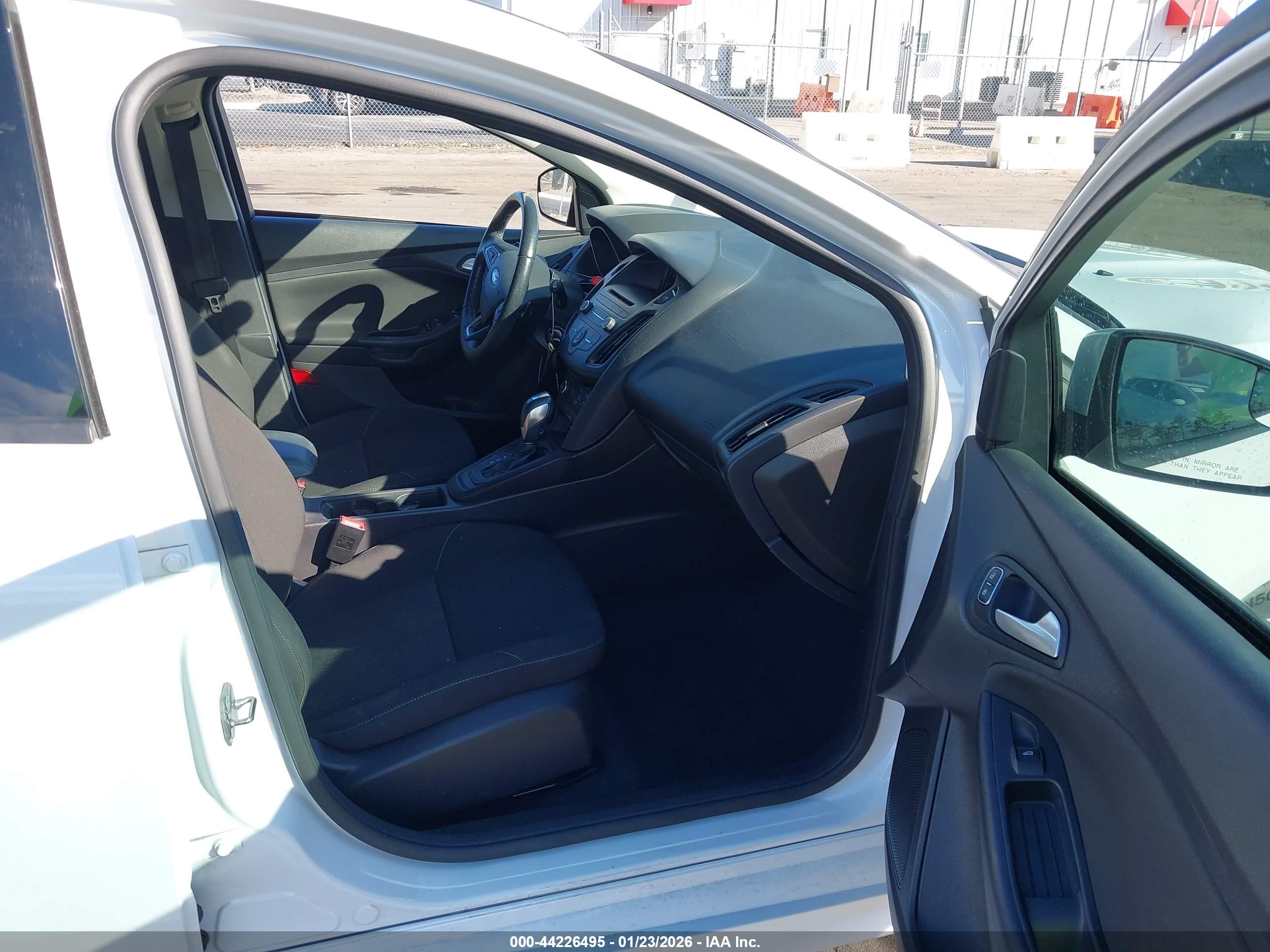 FORD FOCUS image 5