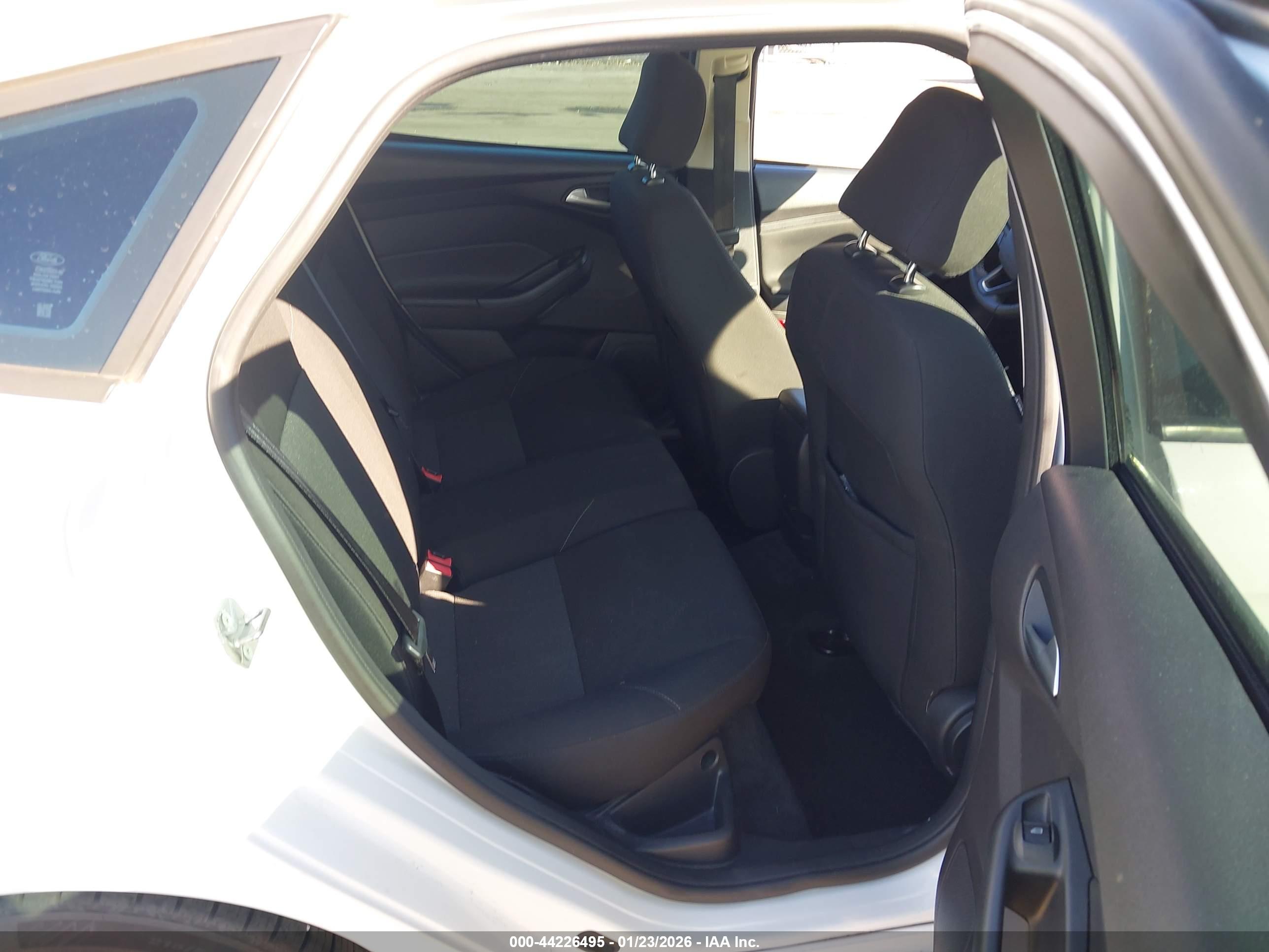 FORD FOCUS image 8