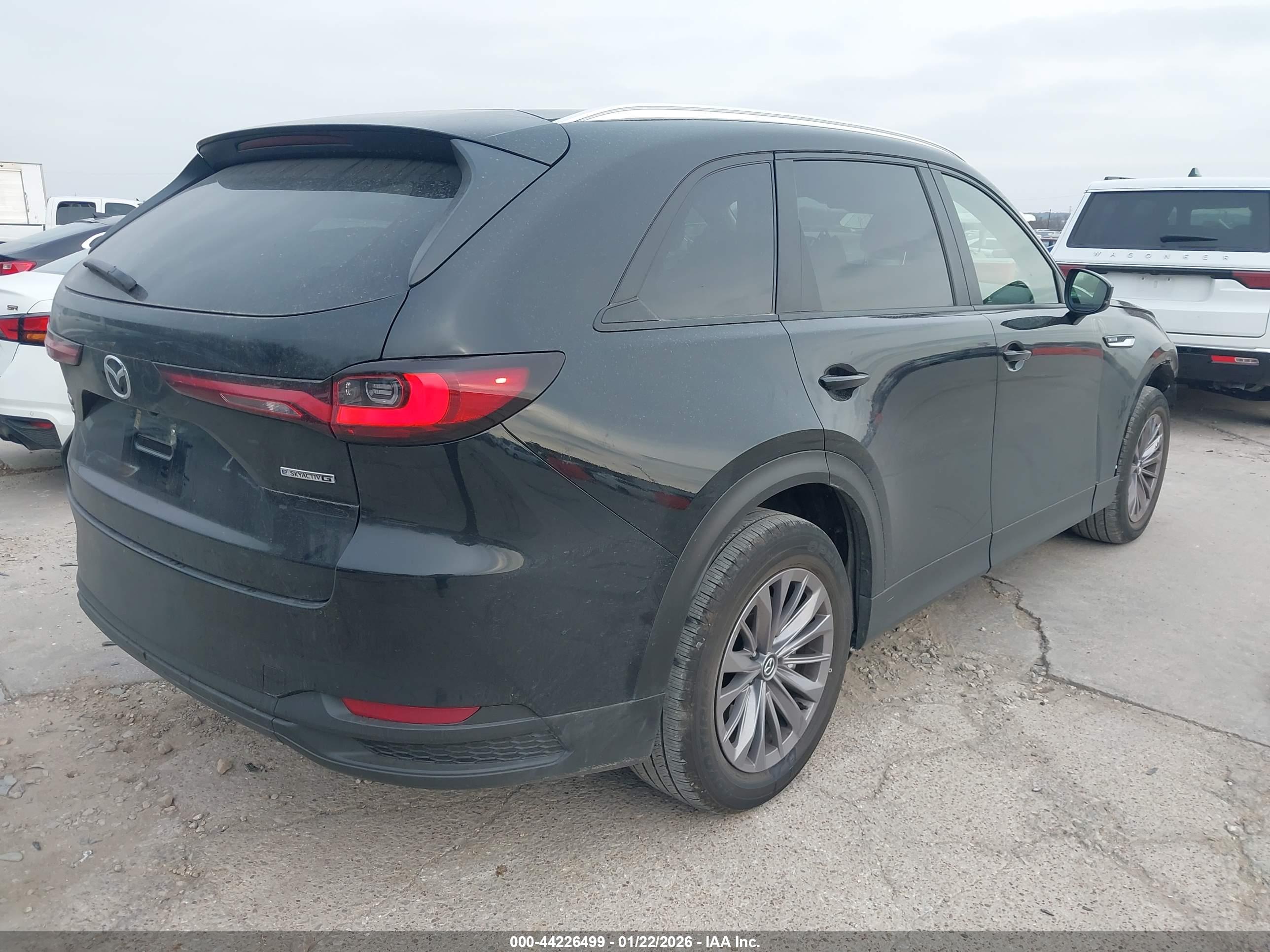 MAZDA CX-90 image 4