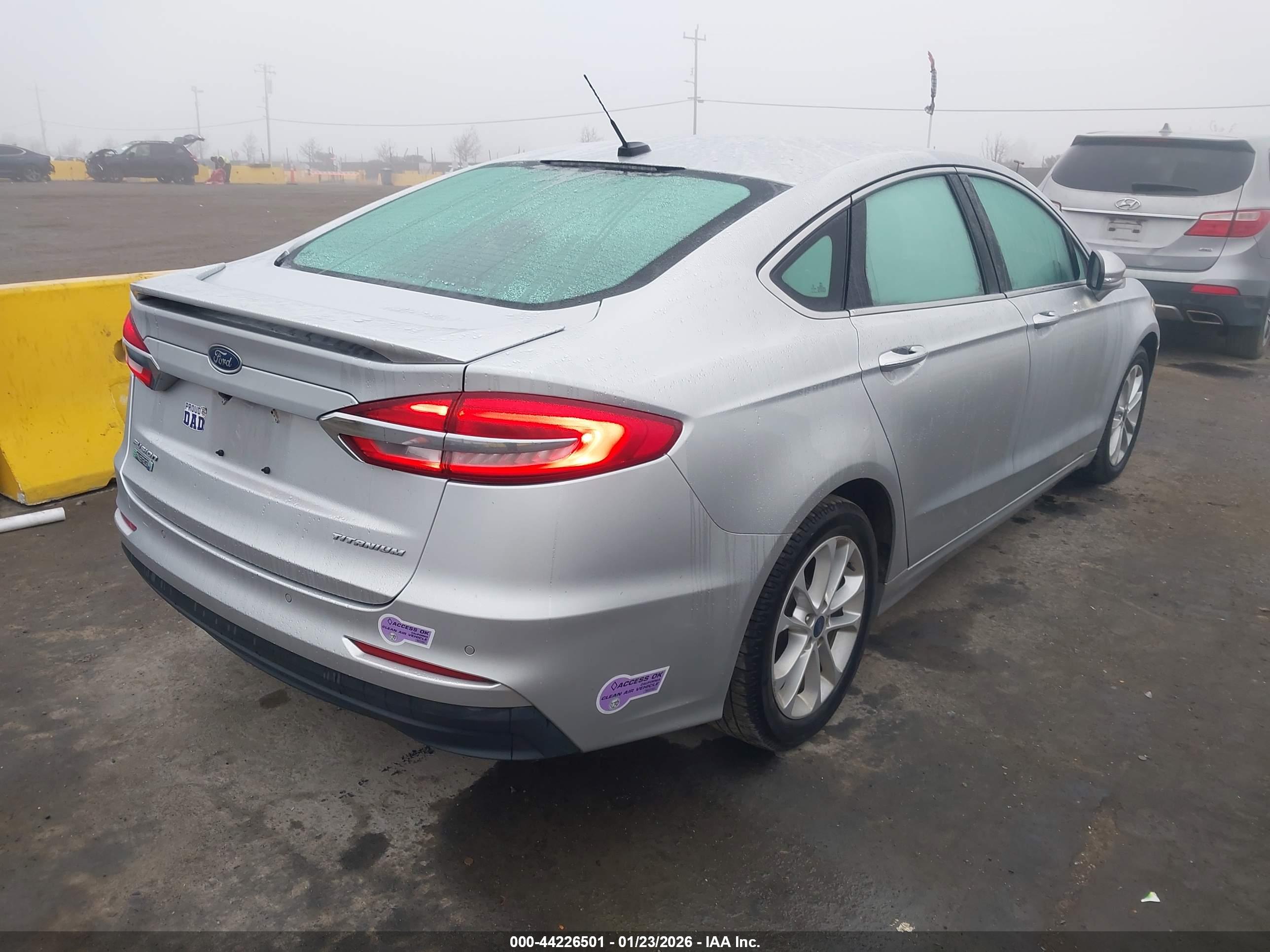 FORD FUSION image 4