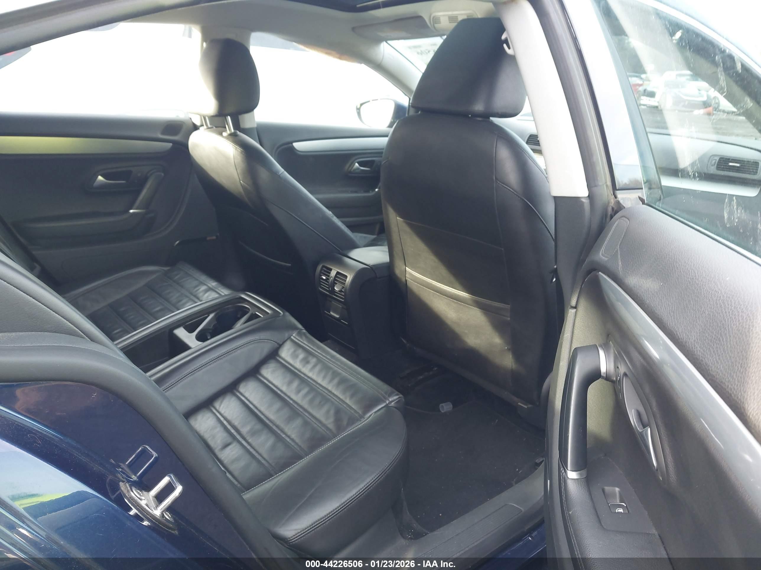VOLKSWAGEN CC image 8