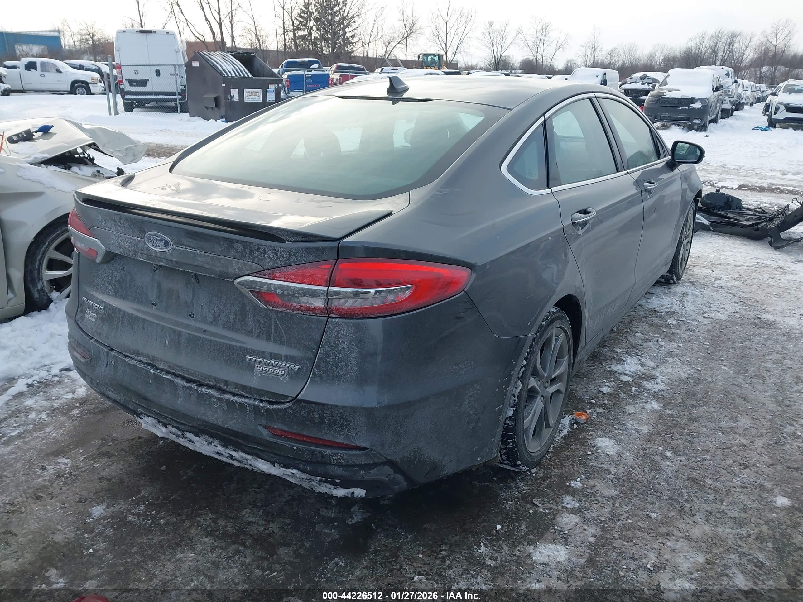 FORD FUSION image 4